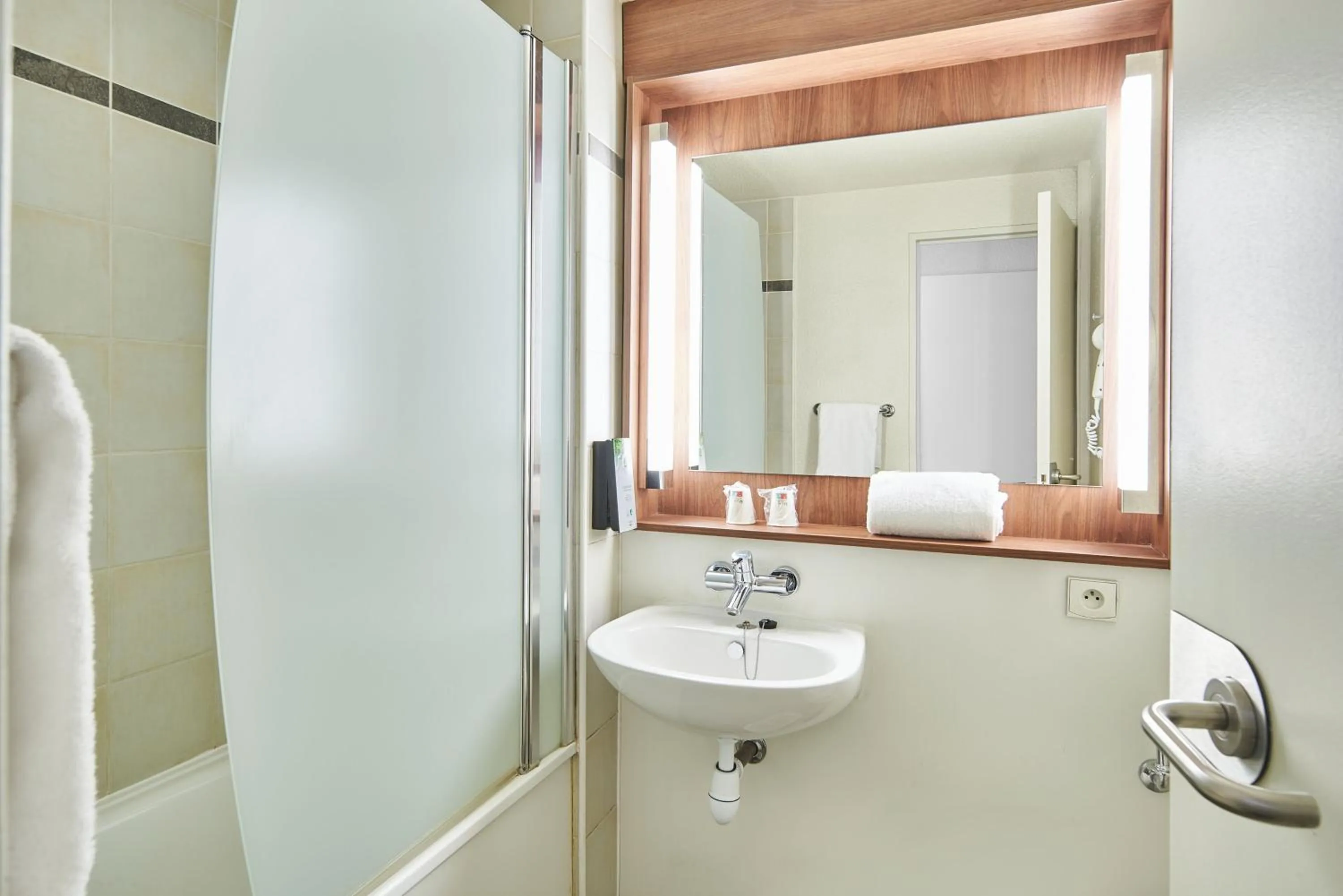 Superior Double Room in Campanile Paris Sud - Porte D'Orleans - Arcueil