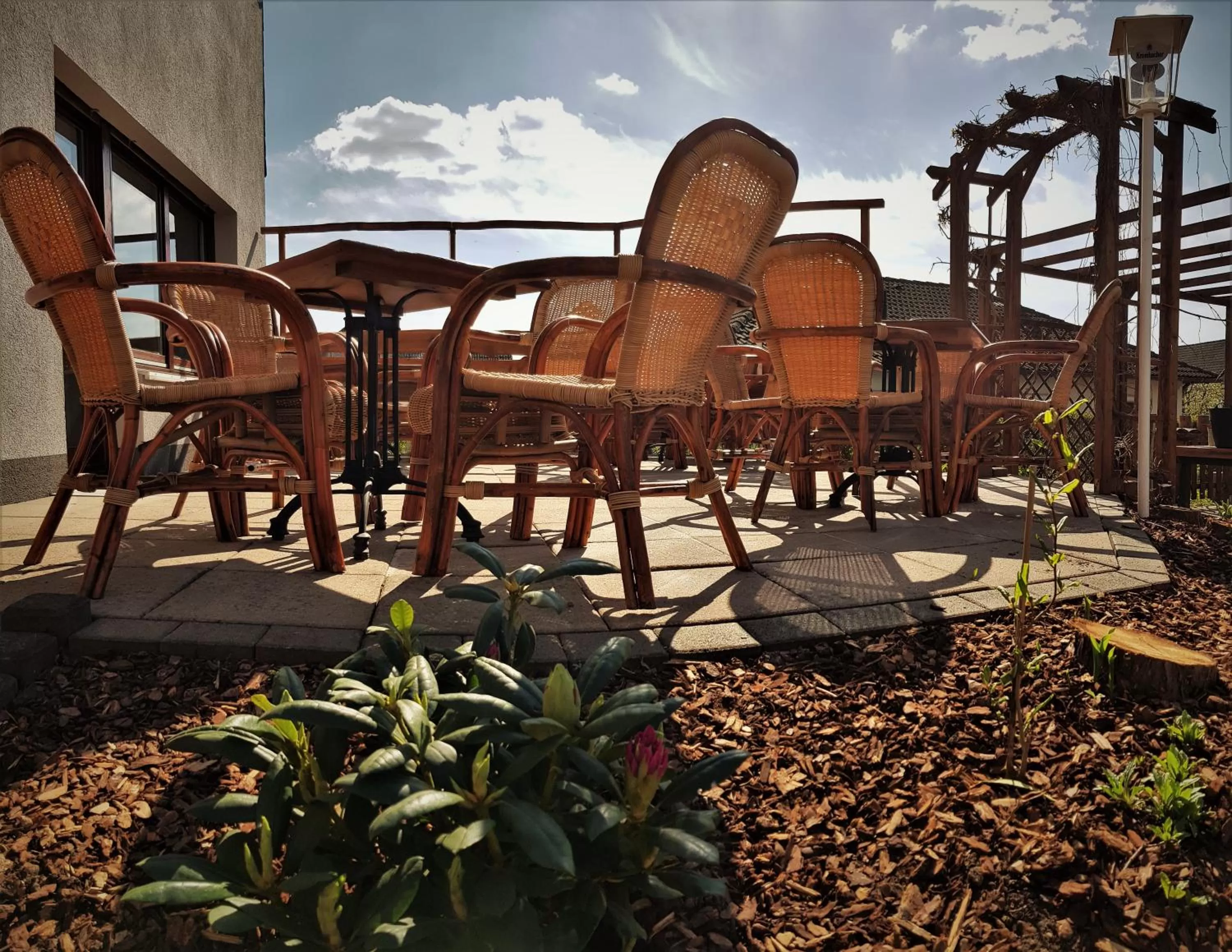 Patio in Roastineer Hotel