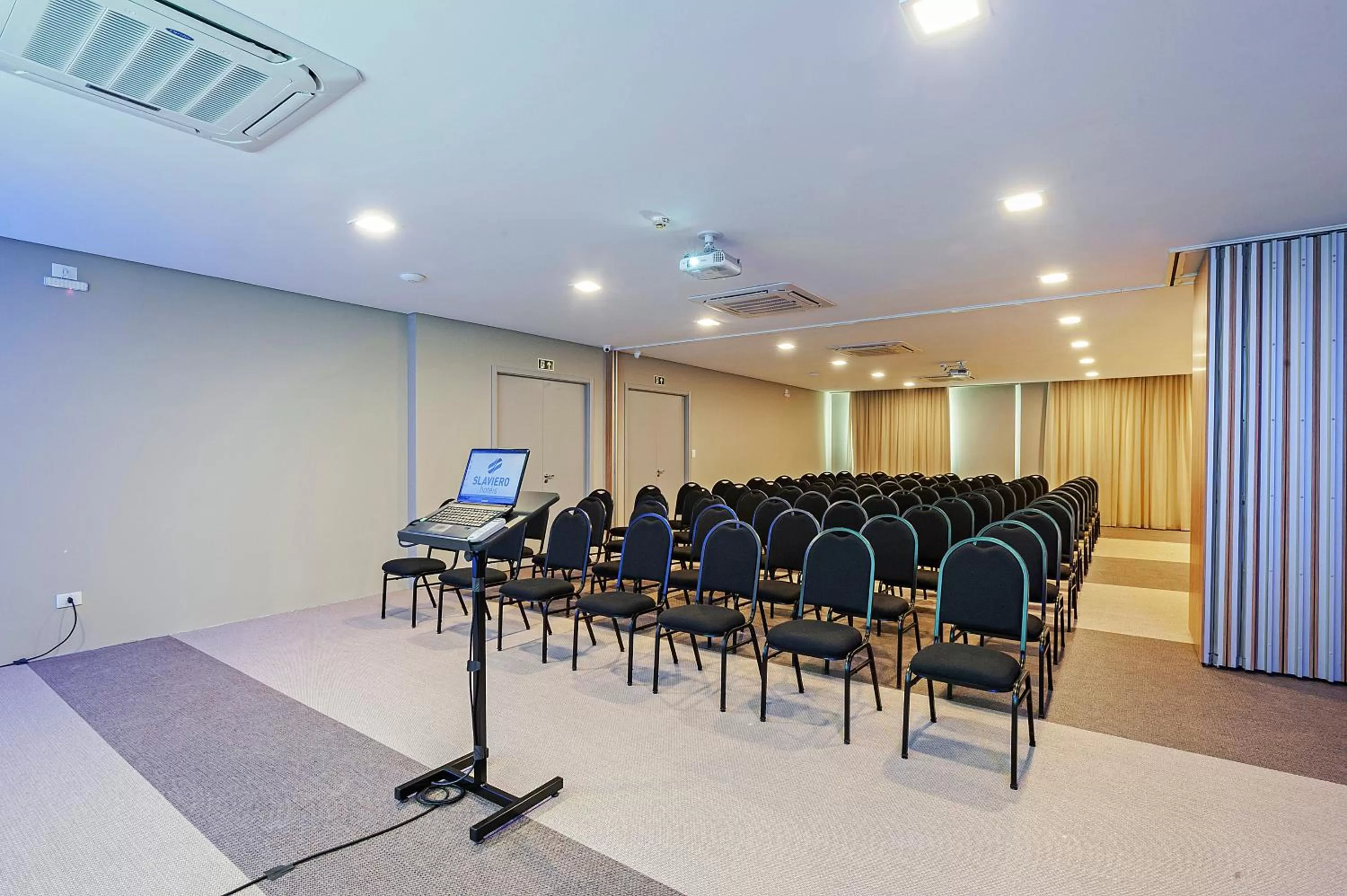 Business facilities in Slaviero Curitiba Aeroporto