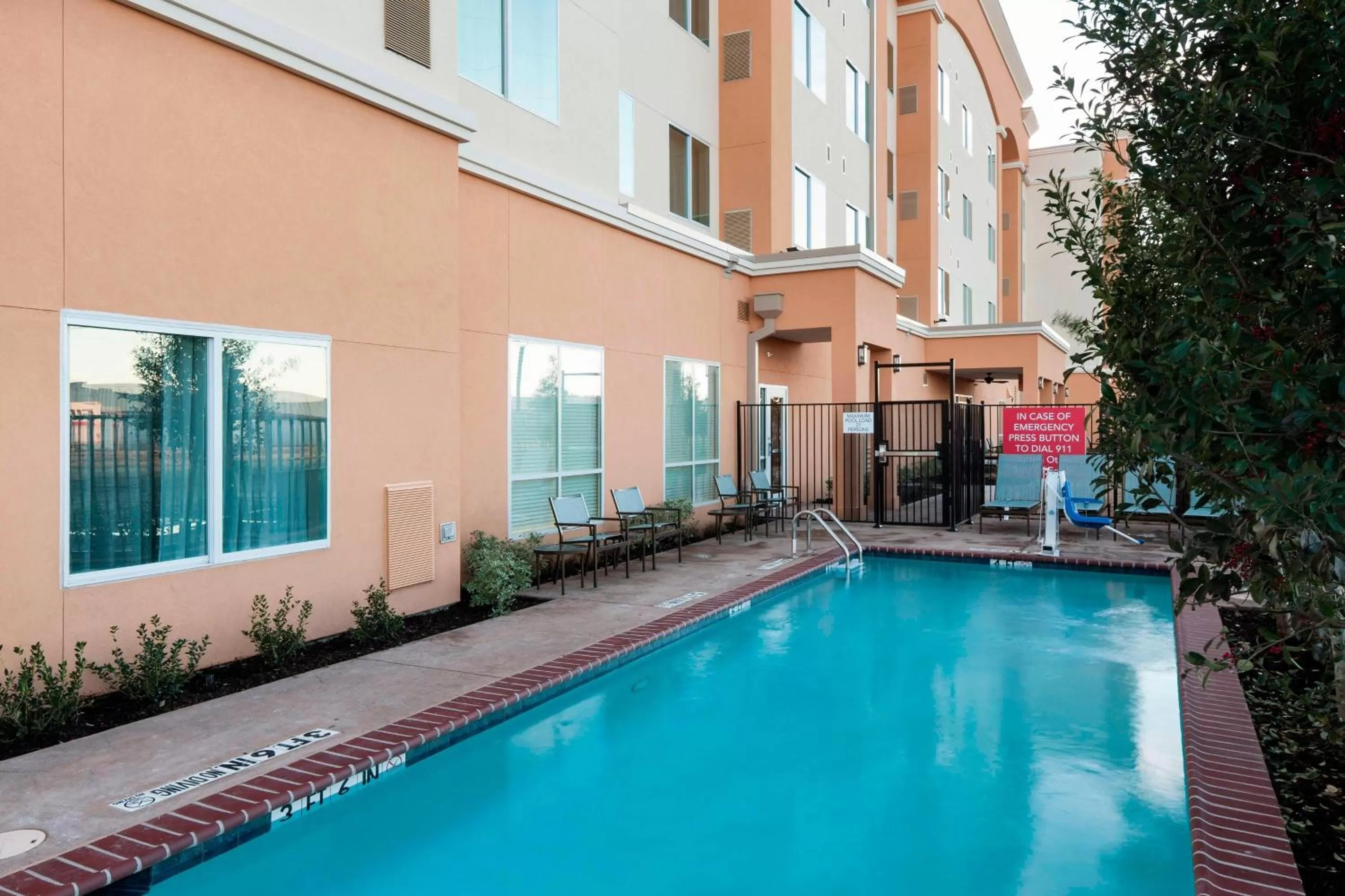 Swimming pool in Residence Inn by Marriott Dallas Plano/Richardson