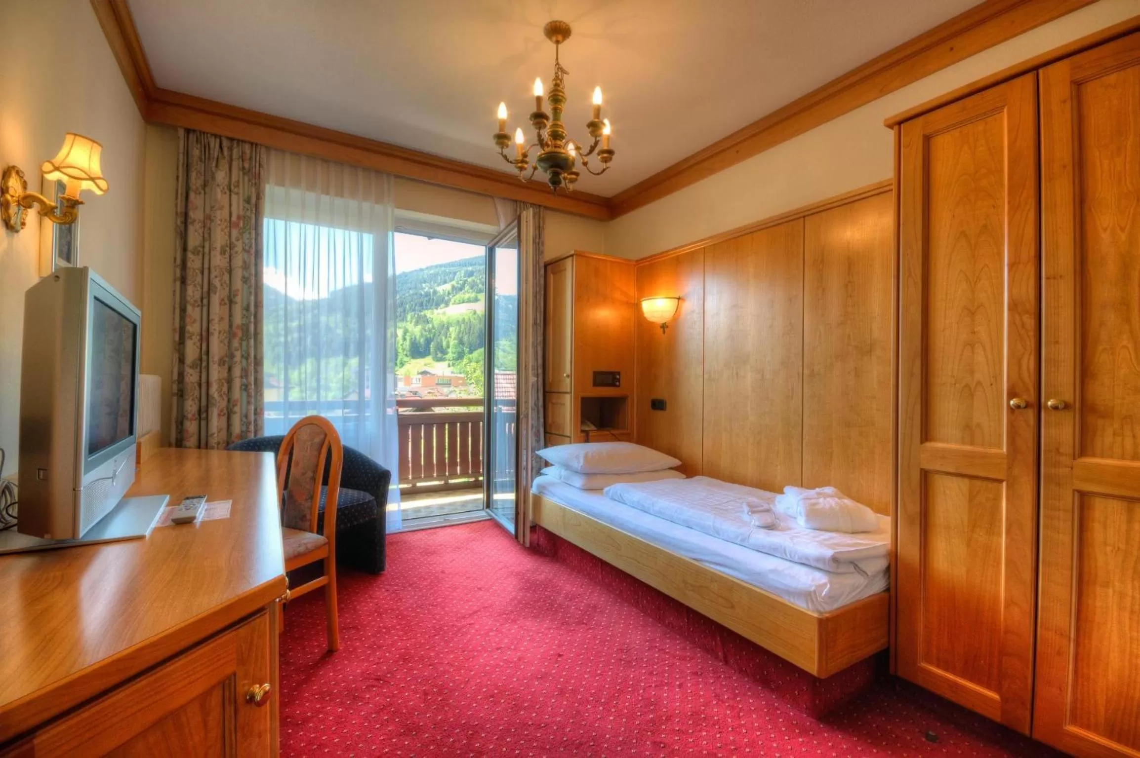 Photo of the whole room, Bed in Hotel Alpina - Thermenhotels Gastein
