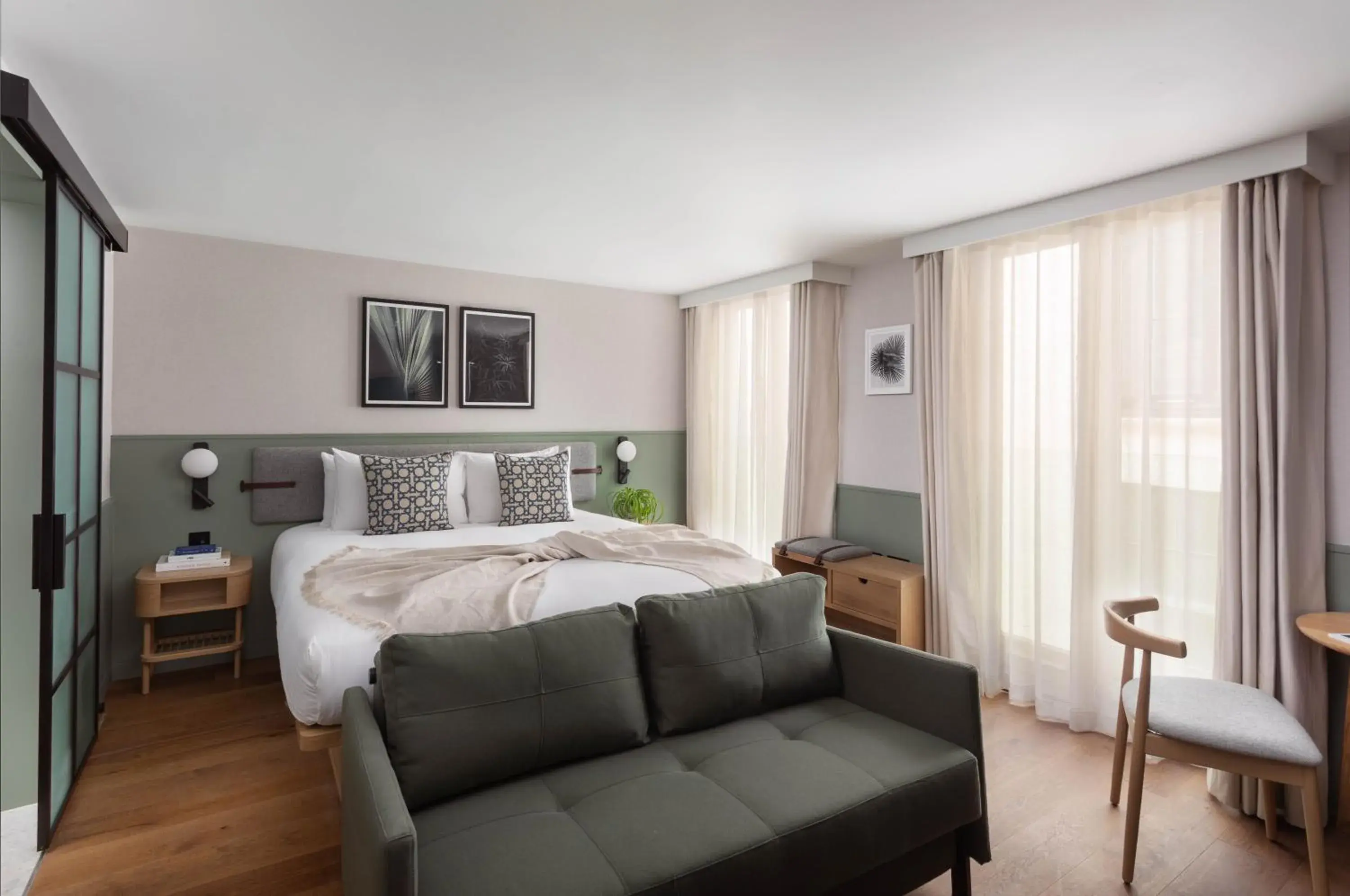 Cozy Family in Inhabit Queen's Gardens, a Member of Design Hotels Cozy Family in Inhabit Queen's Gardens, a Member of Design Hotels