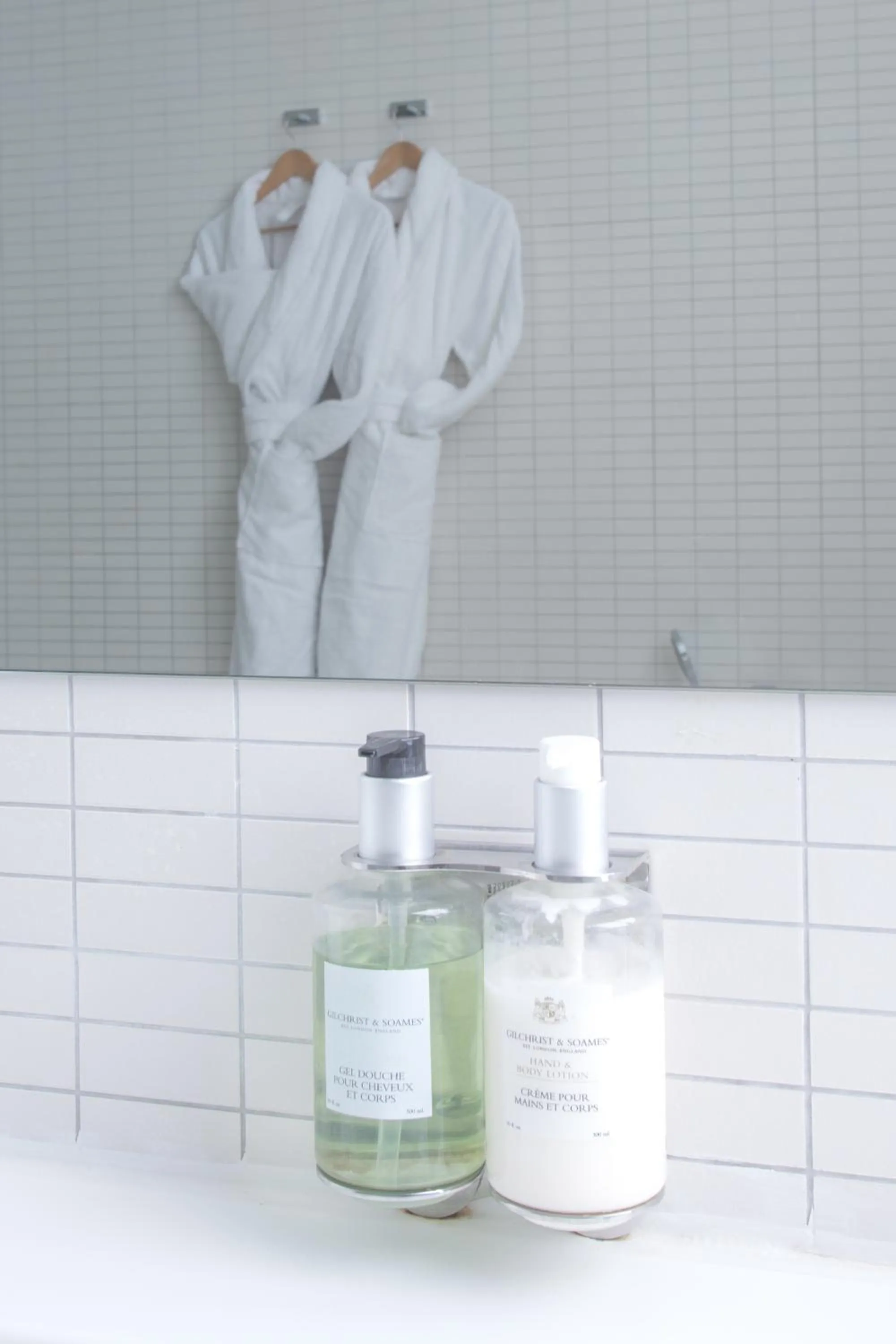 Bathroom in Hotel Restaurant La Vague de Saint Paul