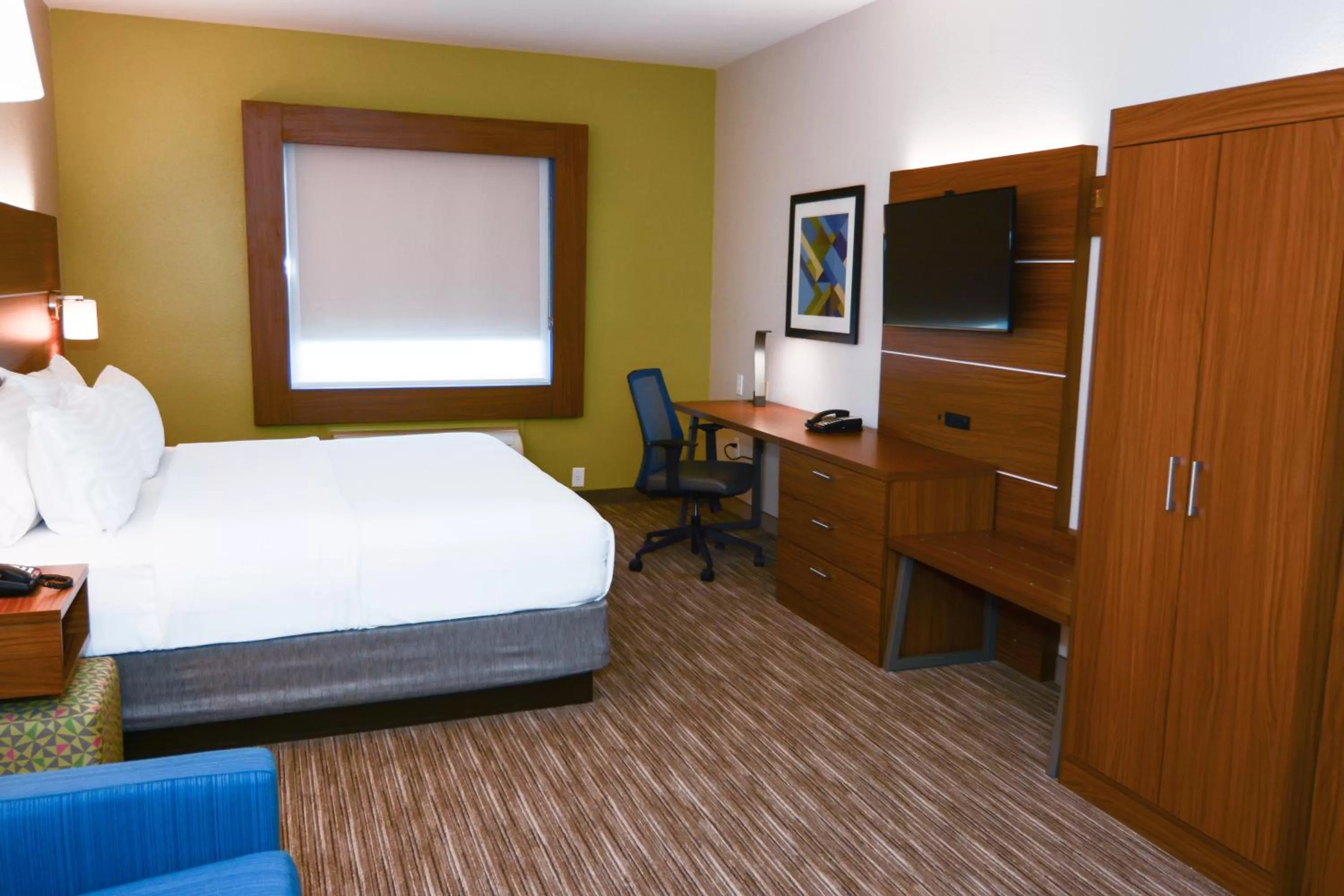 Bedroom, Bed in Holiday Inn Express Hotel & Suites New Boston by IHG
