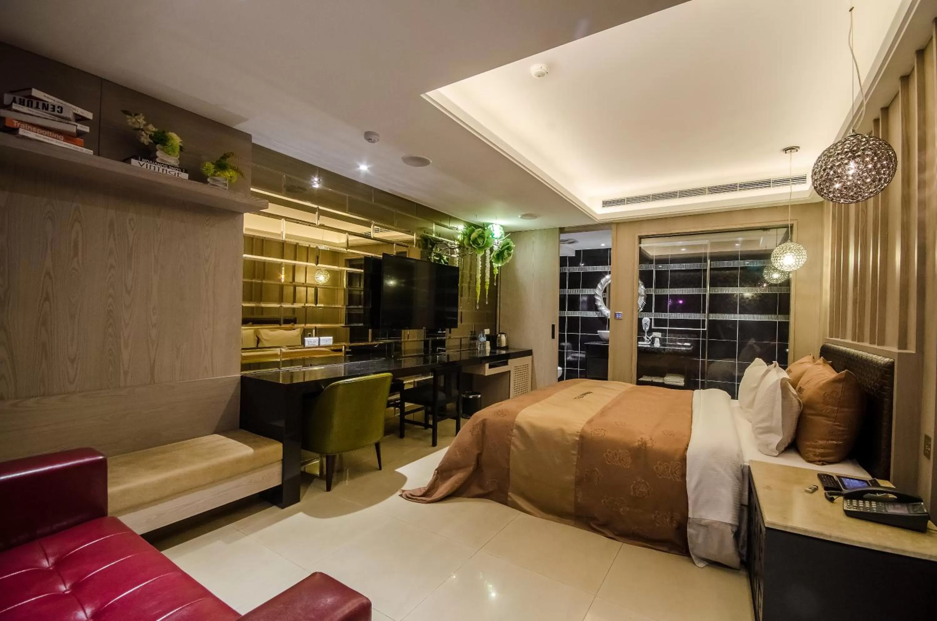 Photo of the whole room, Bed in 合樂商旅 He&Le