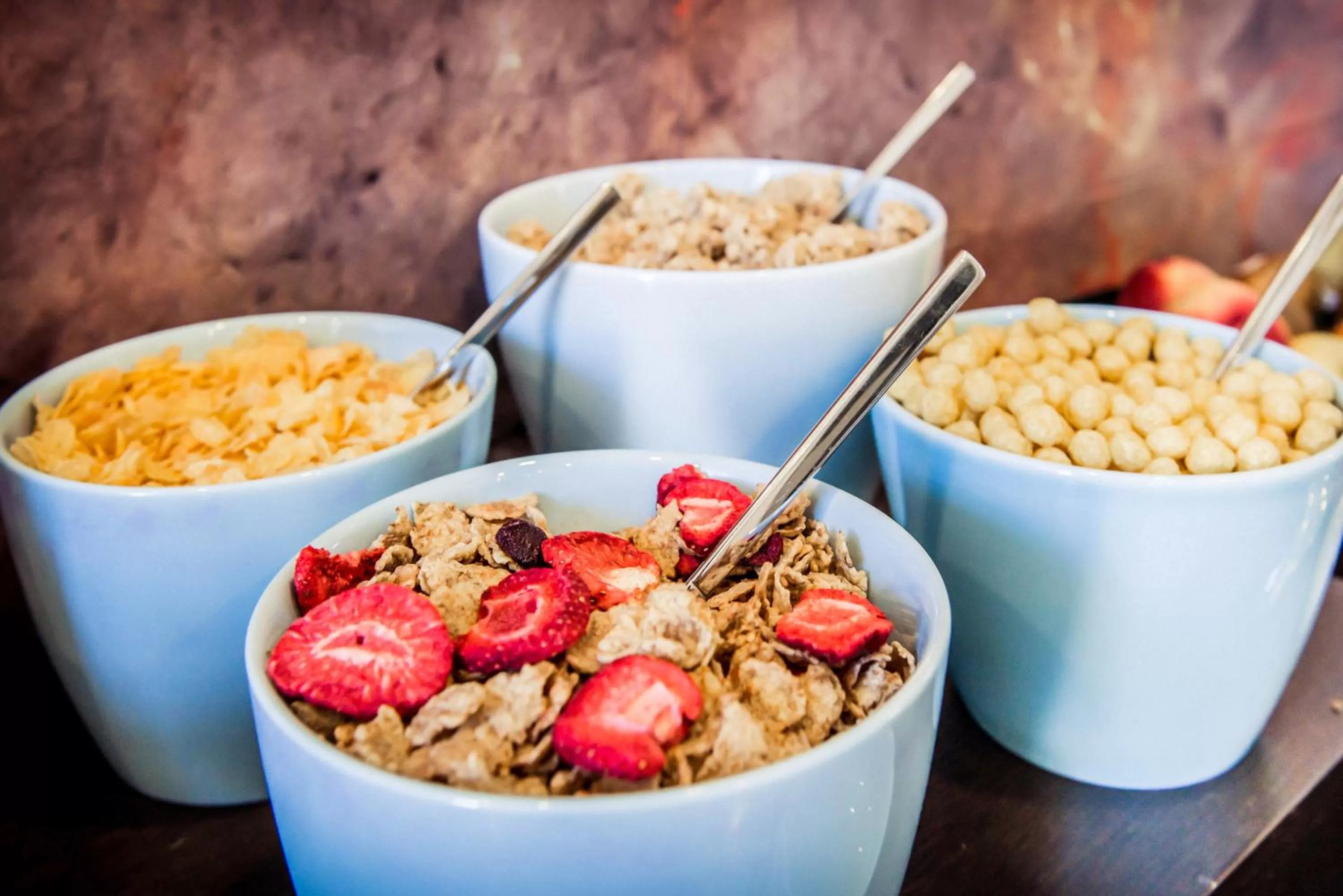 Buffet breakfast in Logis Villa C Hôtel