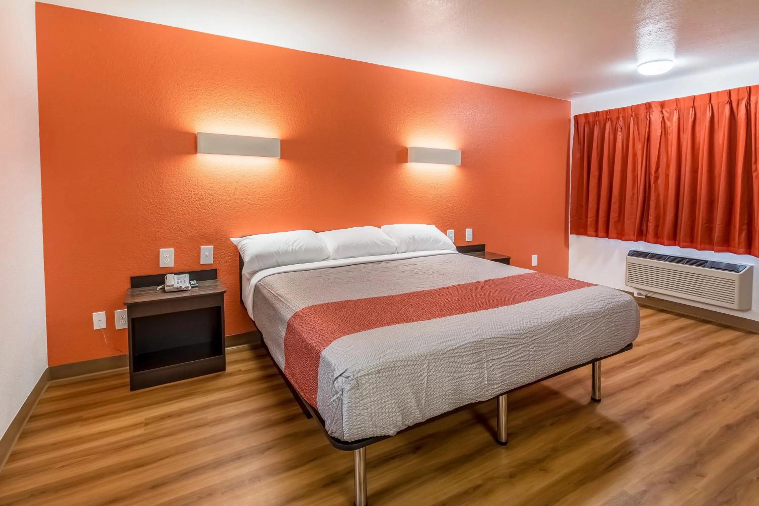 Bedroom, Bed in Motel 6-Arlington, TX - UTA