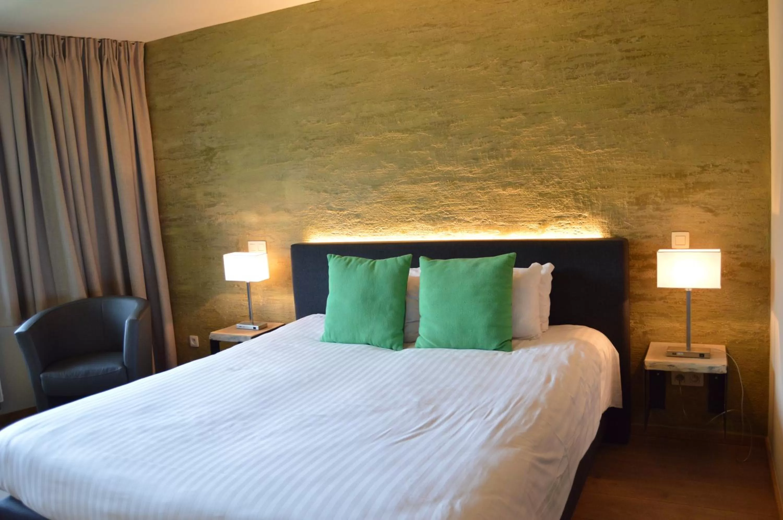 Photo of the whole room, Bed in Hôtel WELLNESS EAU DE ROCHE Durbuy