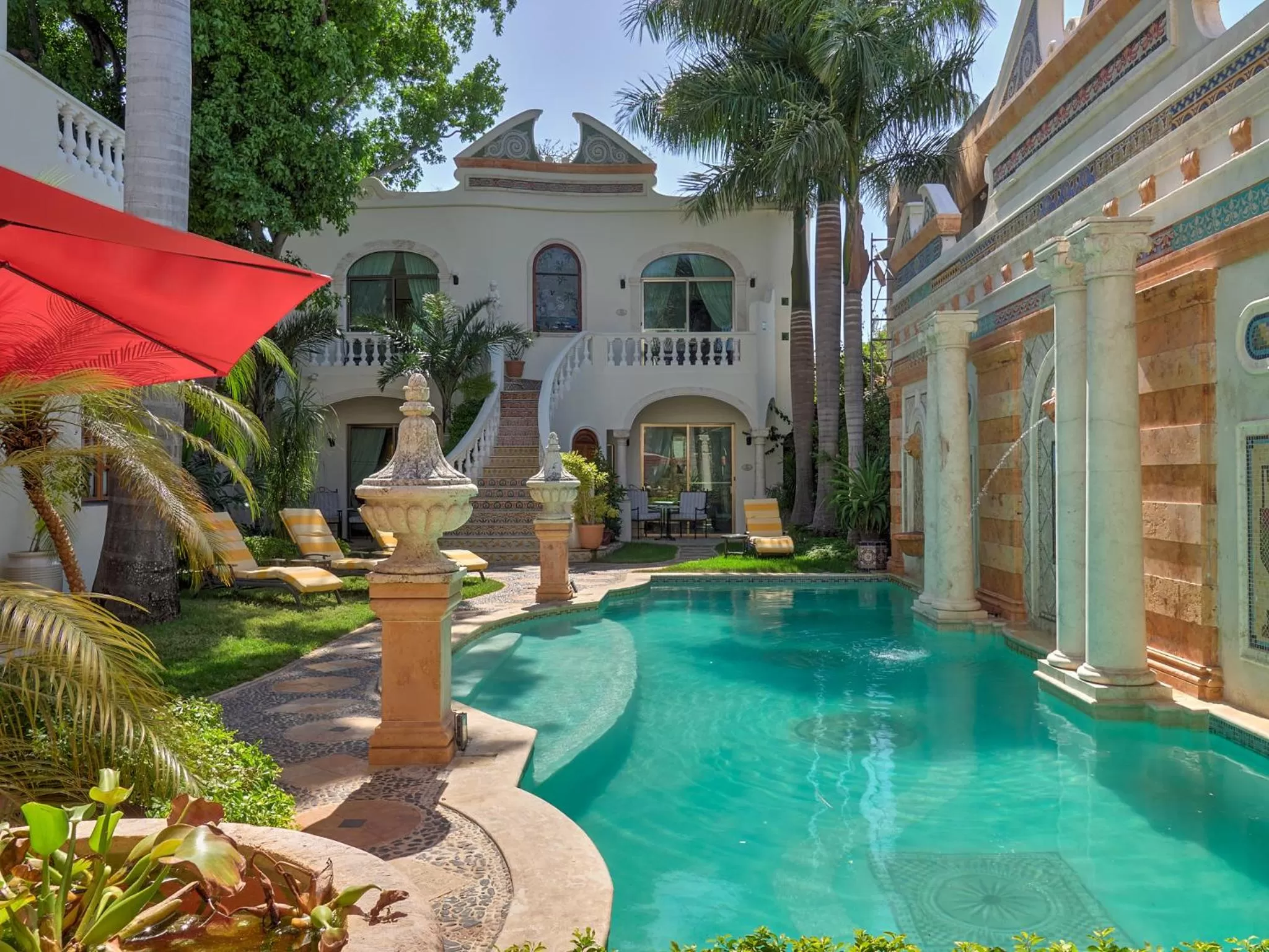 Swimming pool in El Palacito Secreto Luxury Boutique Hotel & Spa