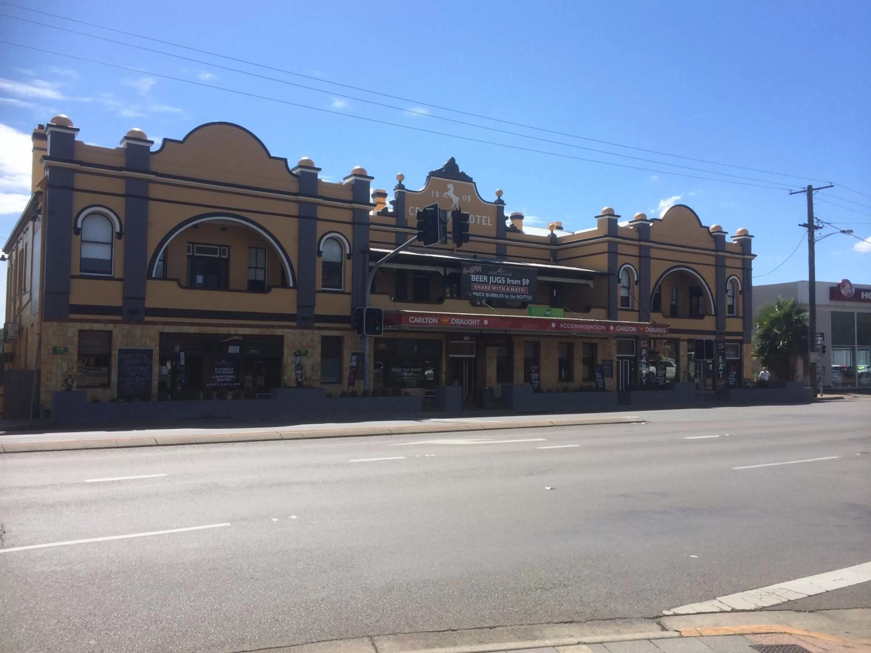 Property building in Hotel Cessnock
