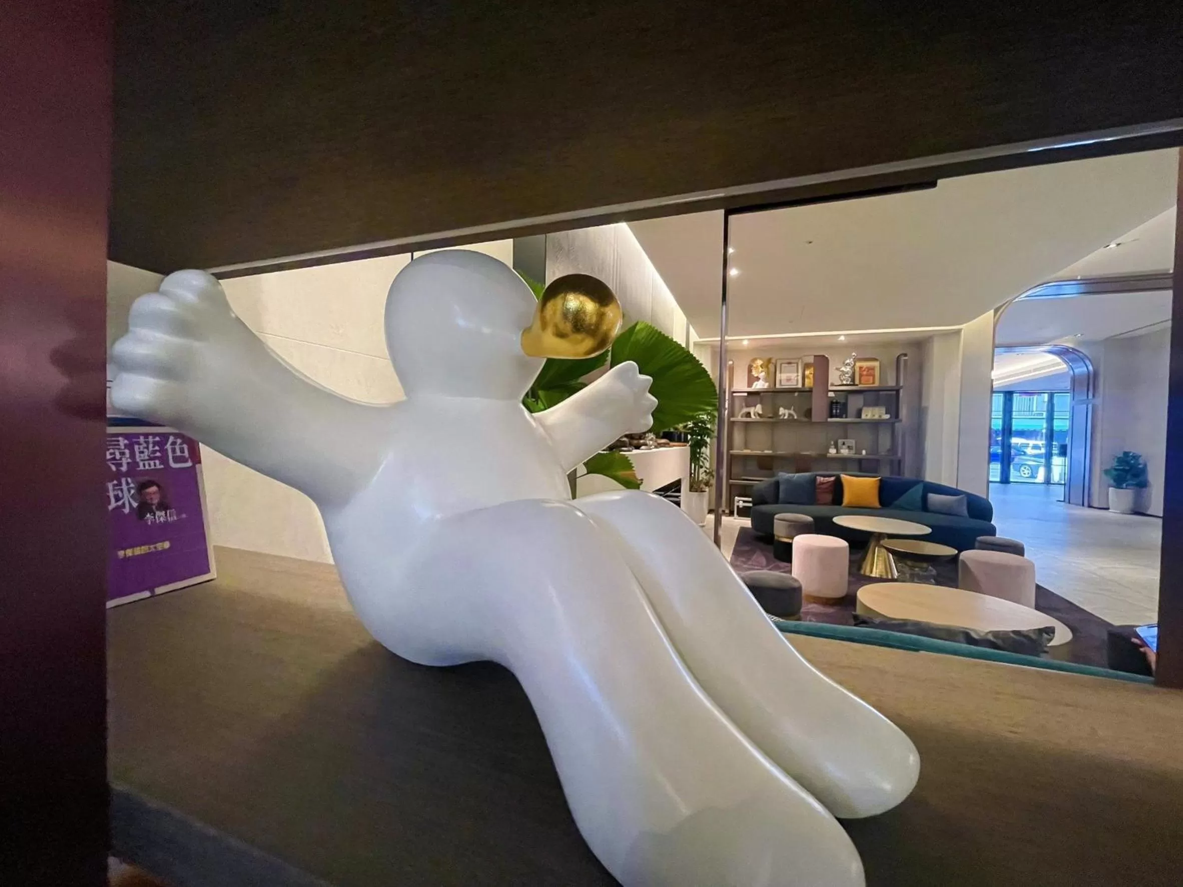 Decorative detail in Tenz Go Hotel