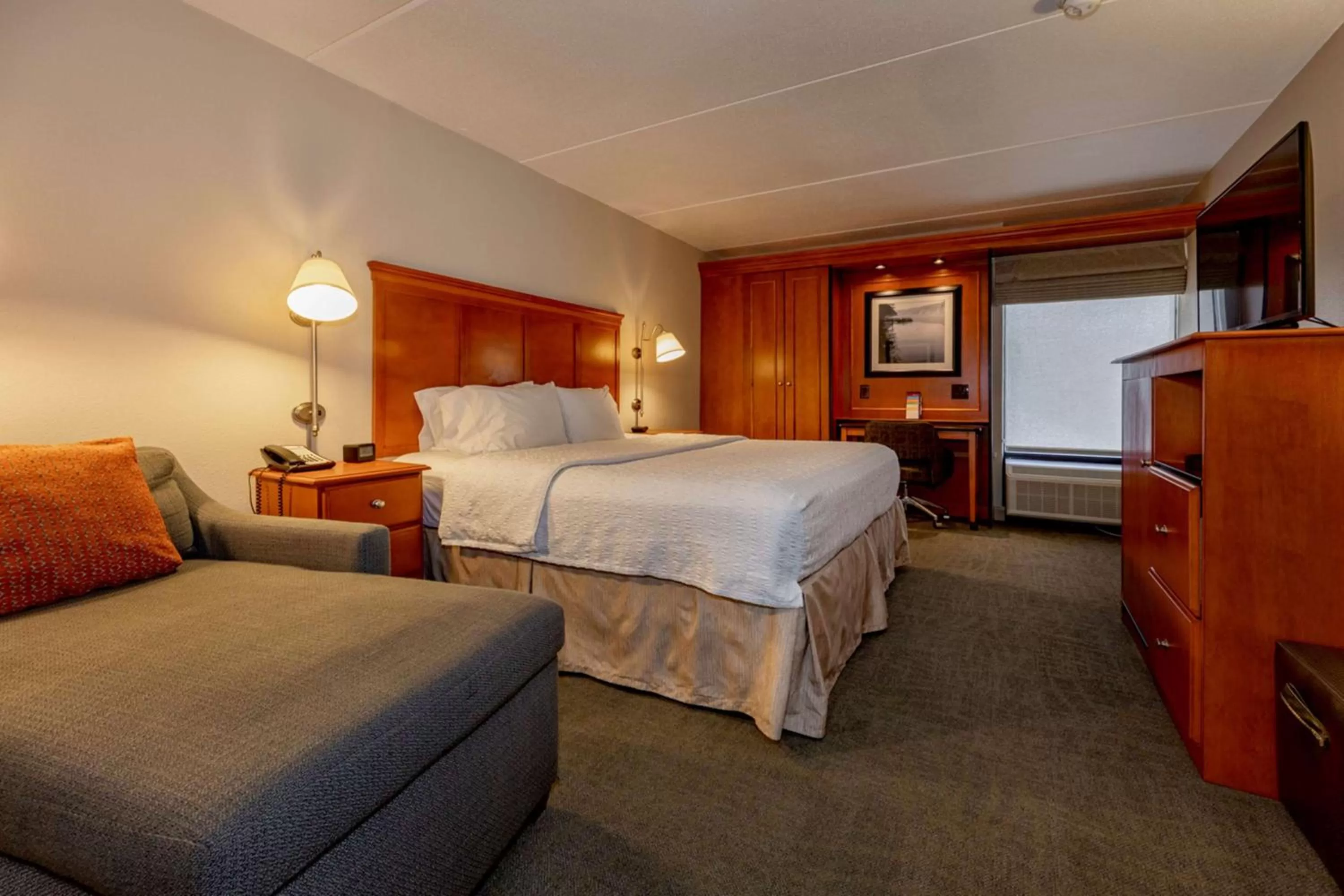 Bed in Hampton Inn Wheeling