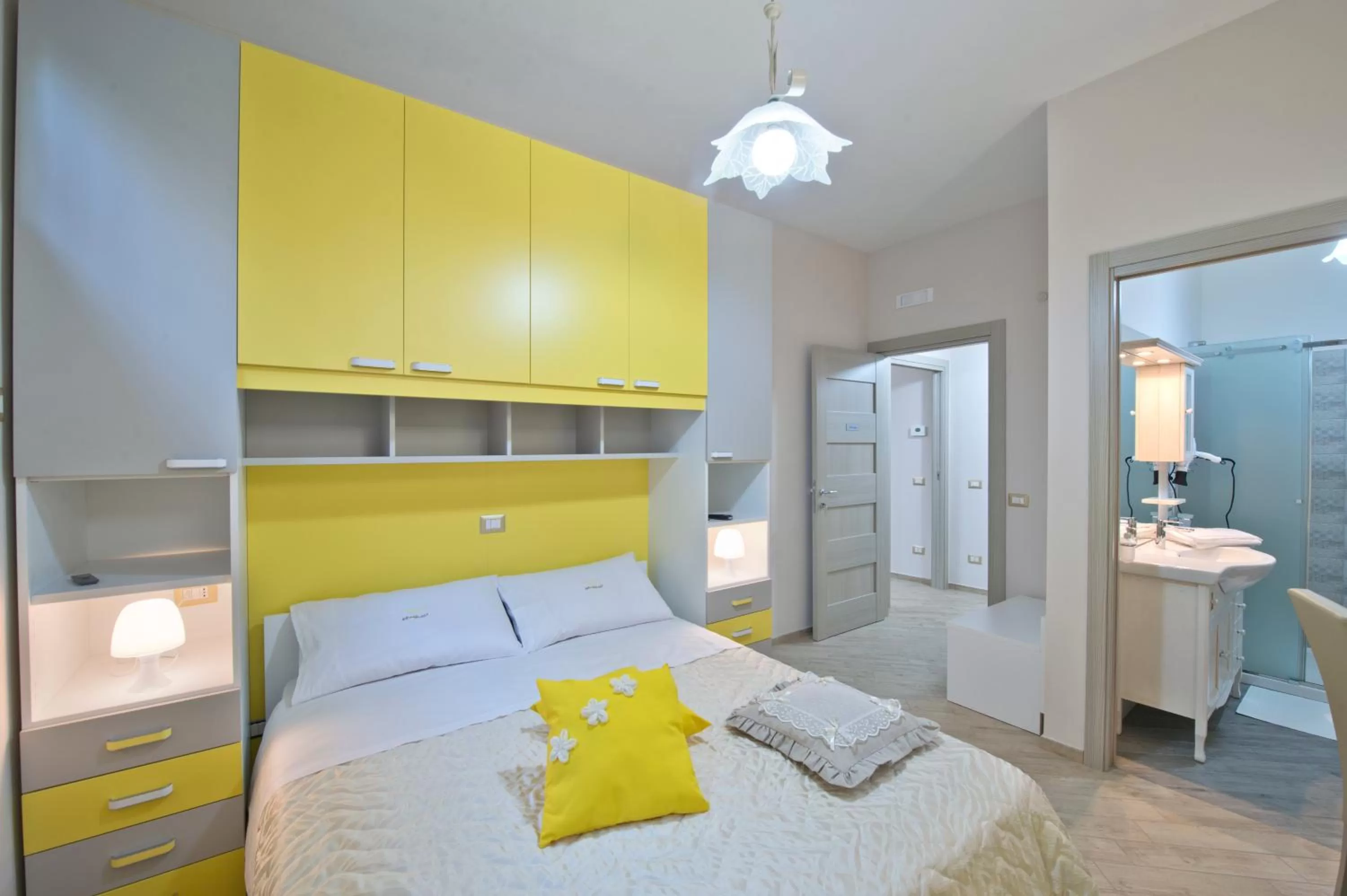 Photo of the whole room, Bed in L'Incanto dei Monti