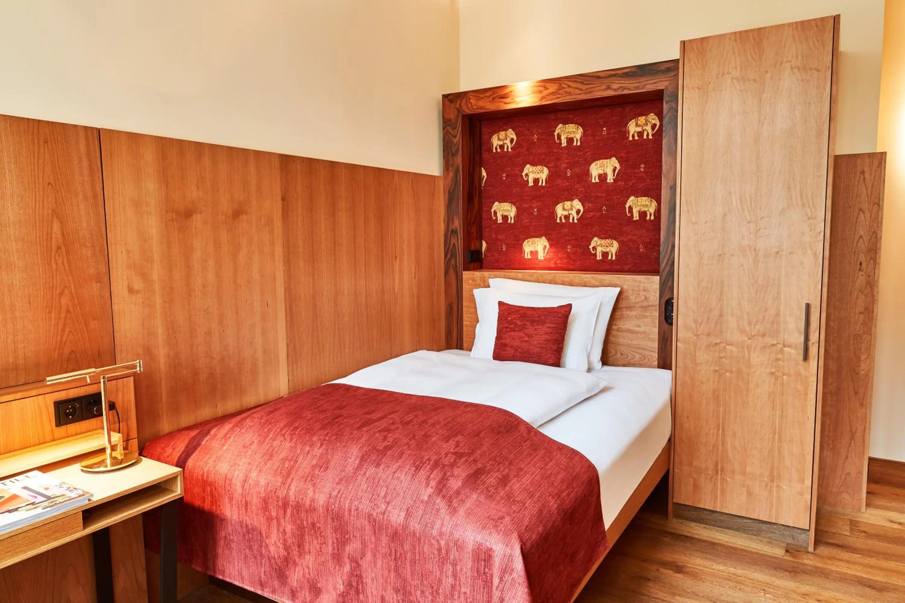 Photo of the whole room, Bed in Orania.Berlin