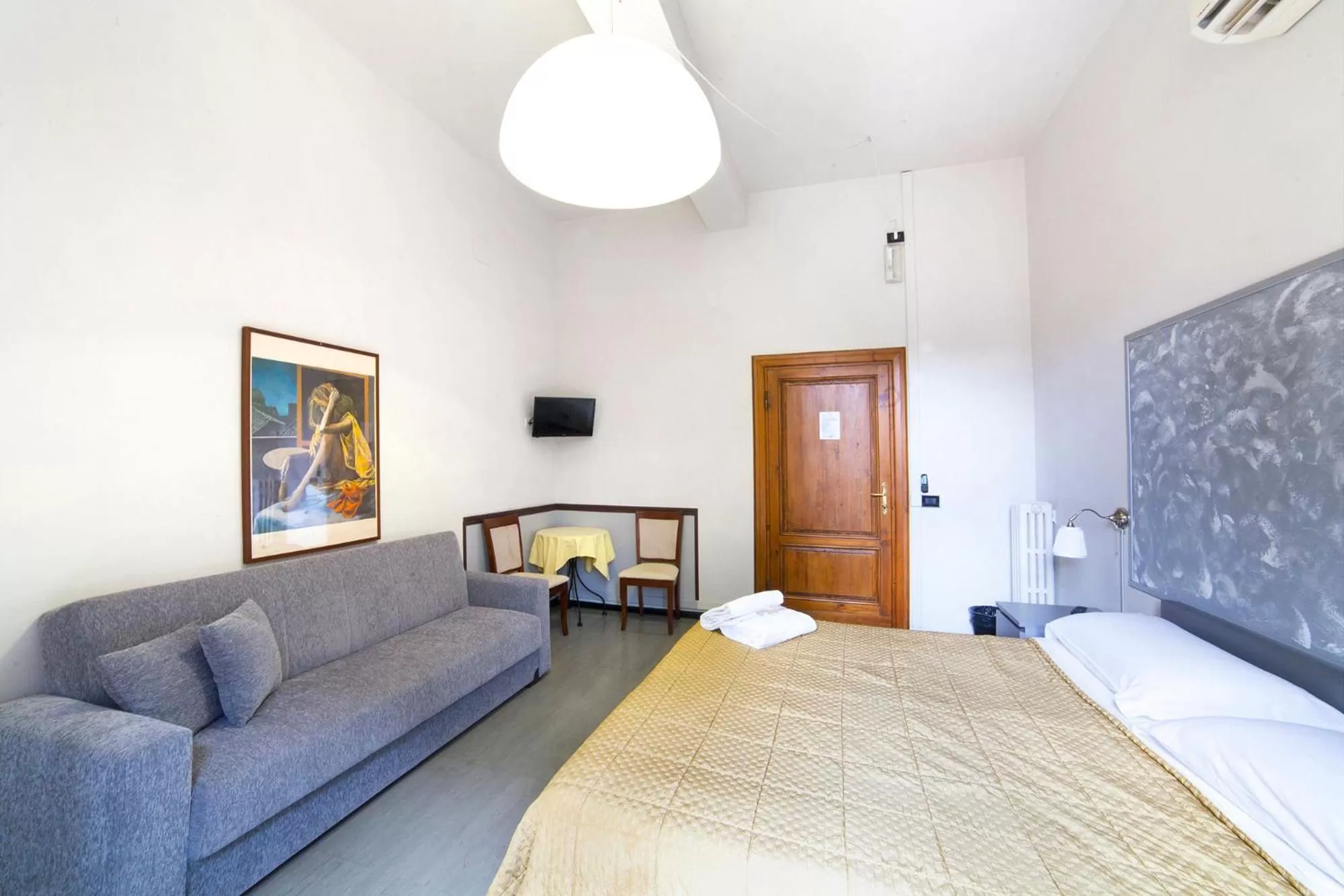 Photo of the whole room, Bed in Melody House