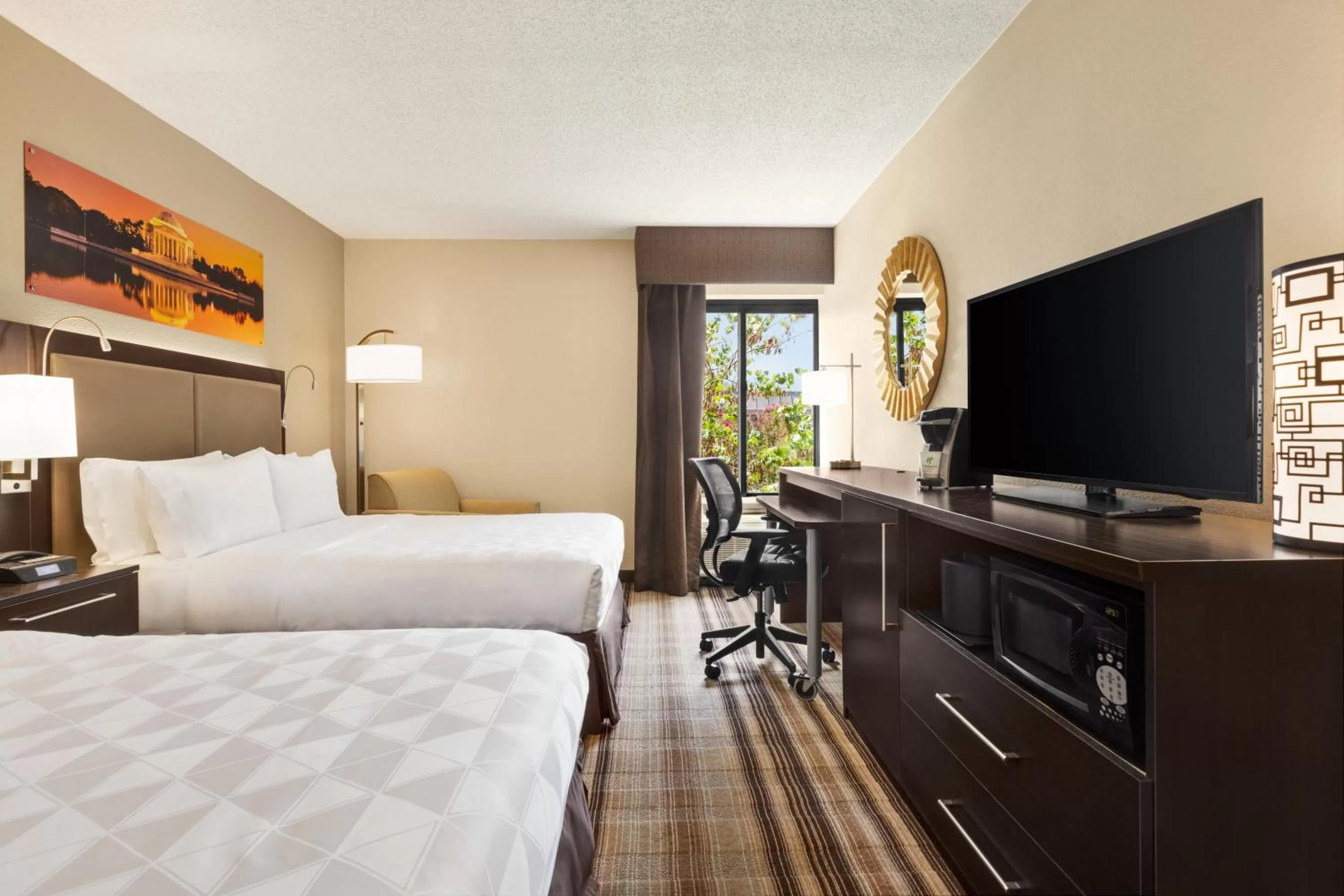 Photo of the whole room, Bed in Holiday Inn Washington-Dulles International Airport by IHG