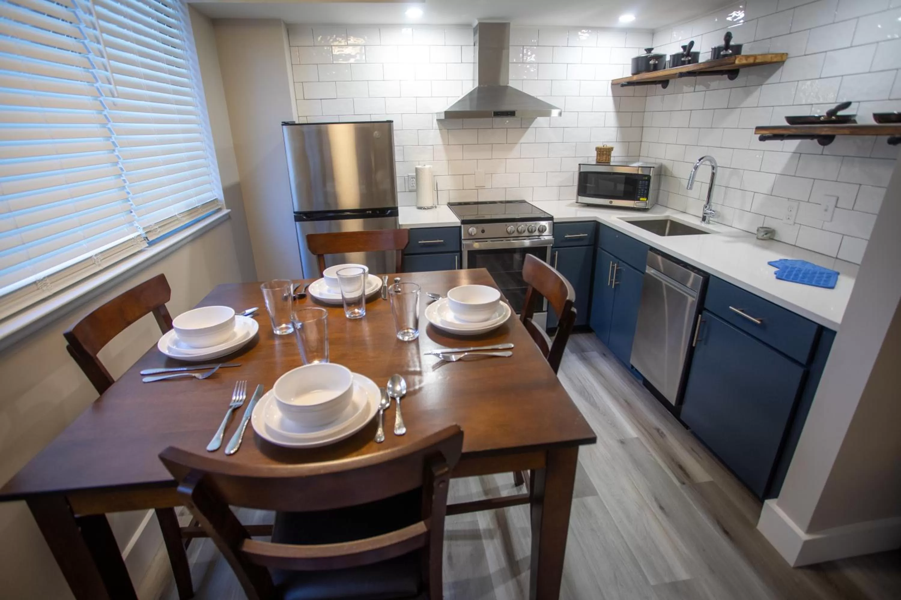 Dining Area in Georgetown Residences by LuxUrban