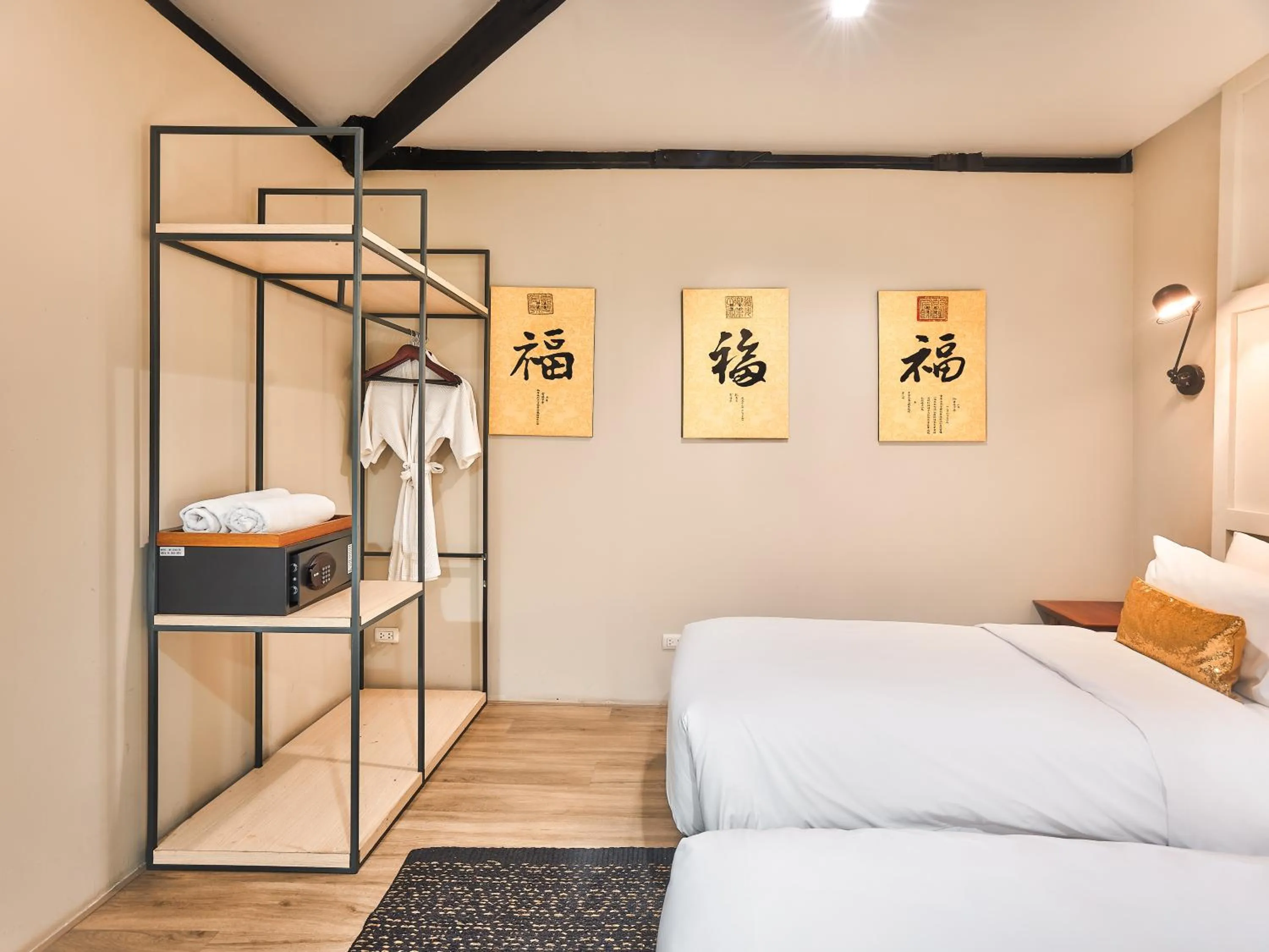 Bed in Prince Theatre Heritage Stay Hostel - Silom