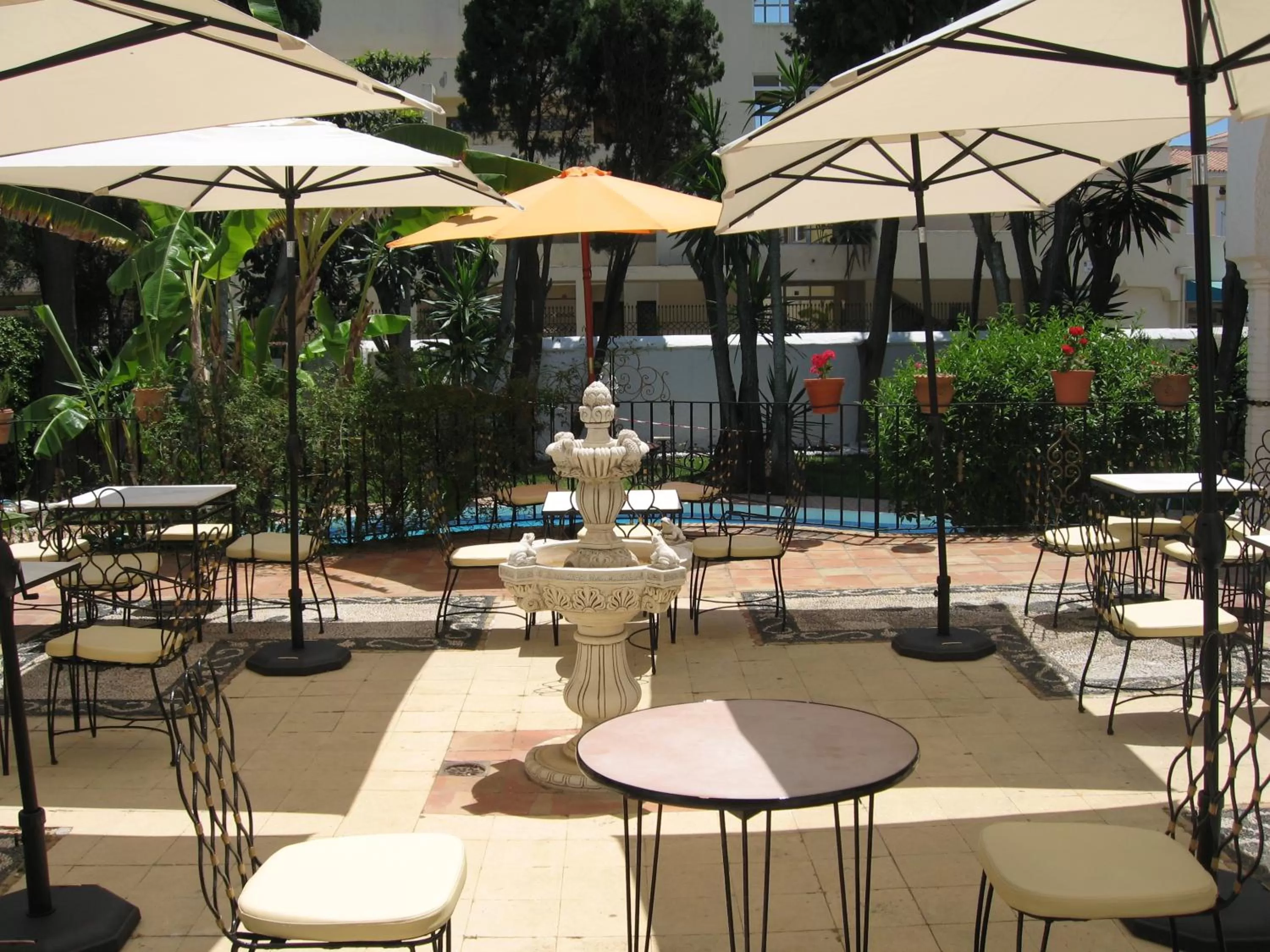 Facade/entrance in Hotel Residencia Miami