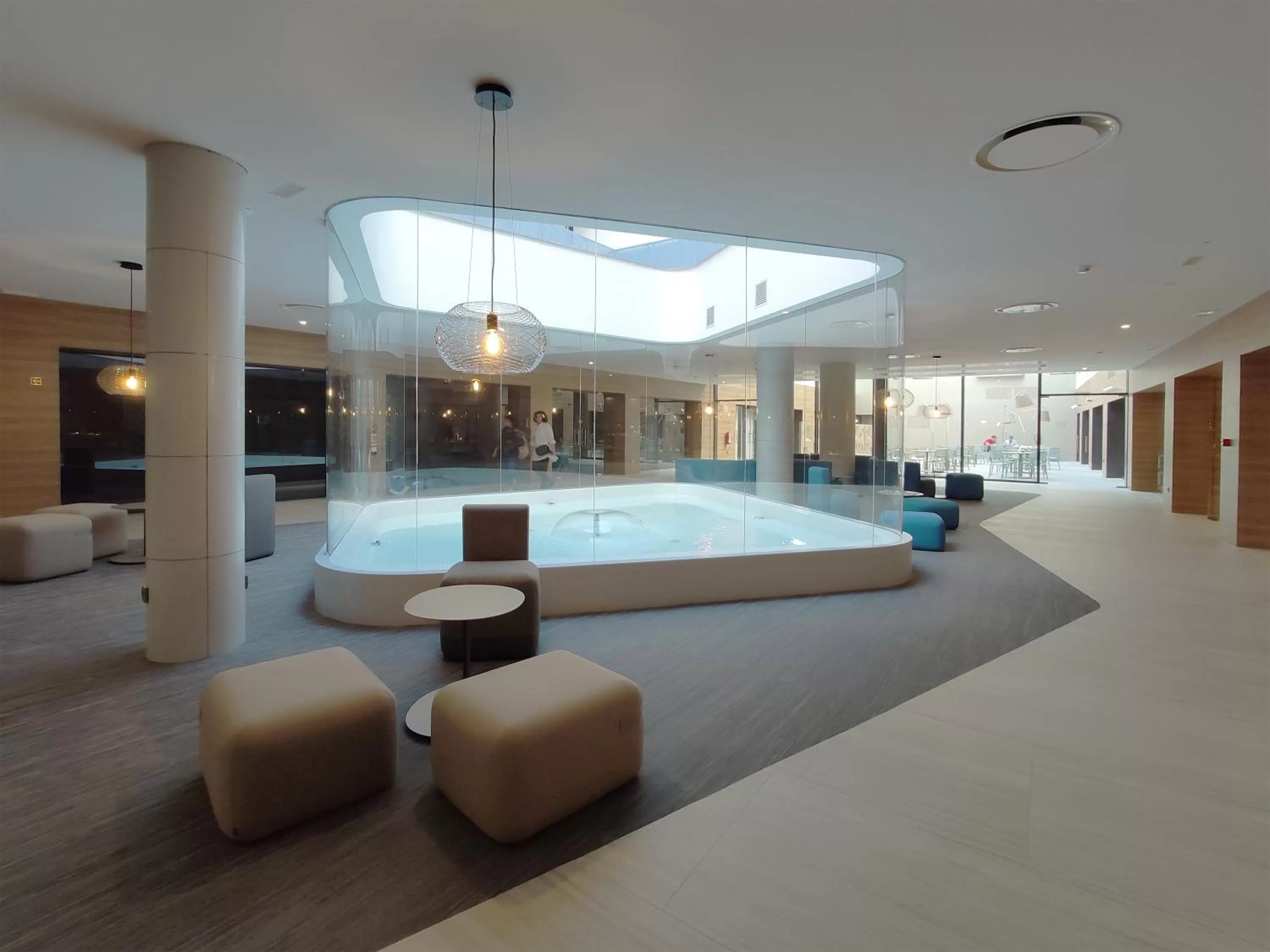 Inner courtyard view, Bed in Hotel Macià Sevilla Kubb