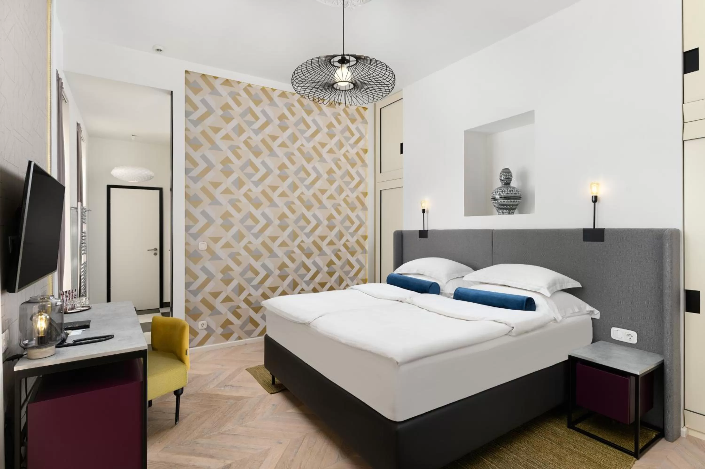 Photo of the whole room, Bed in Maison Bistro & Hotel