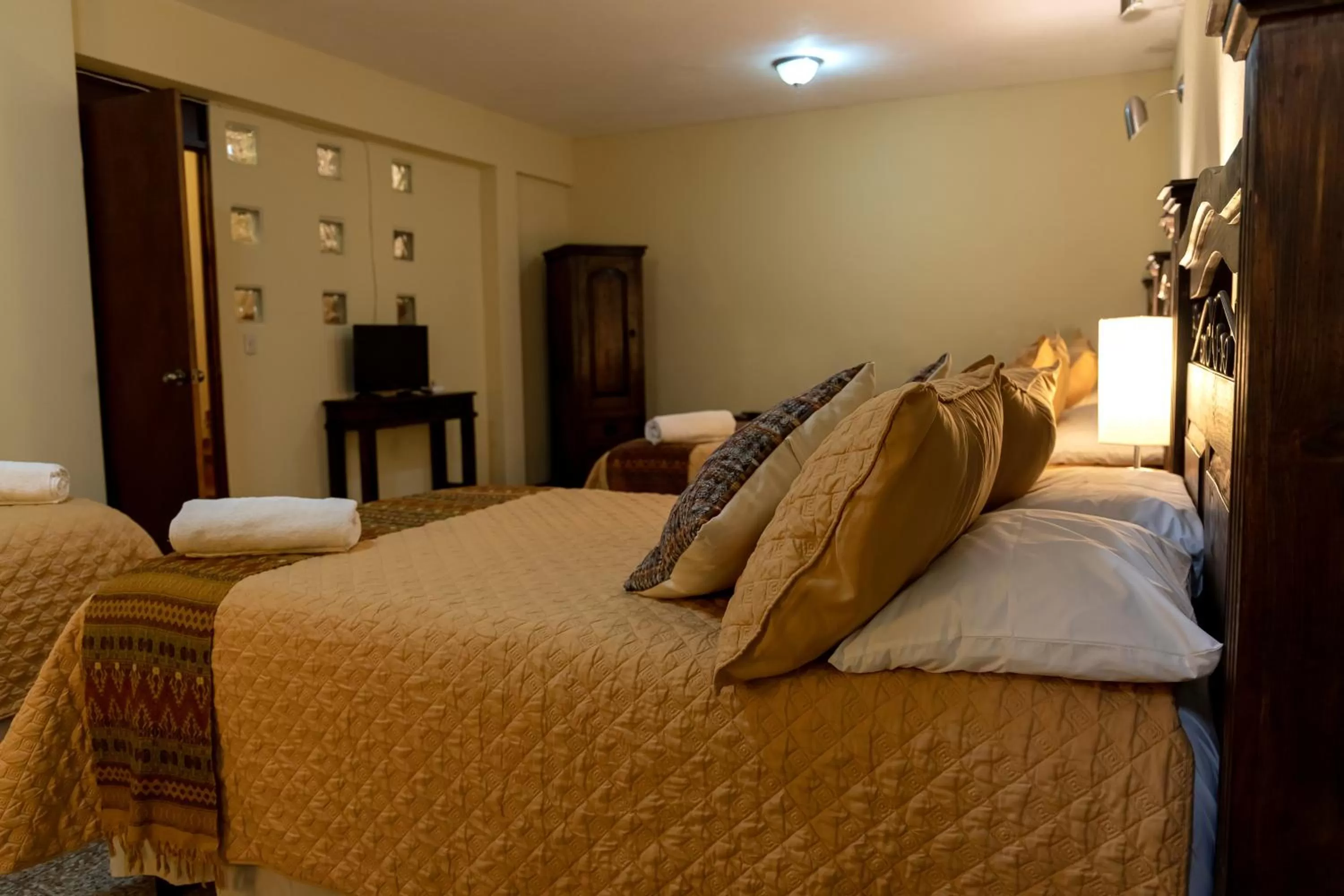 Photo of the whole room, Bed in Hostal Donde Regina