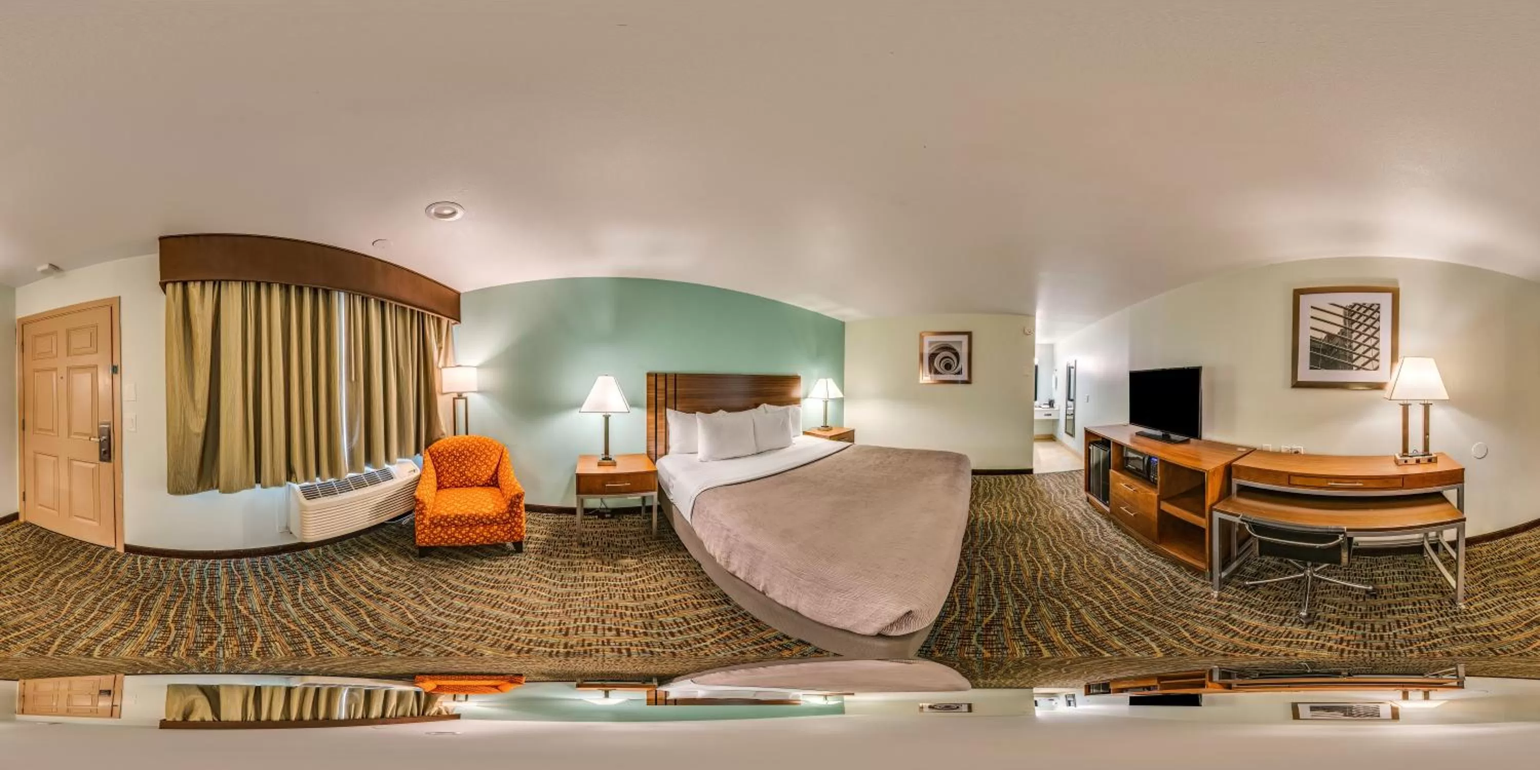 Photo of the whole room, Bed in Quality Inn Fairfield Napa Valley Area