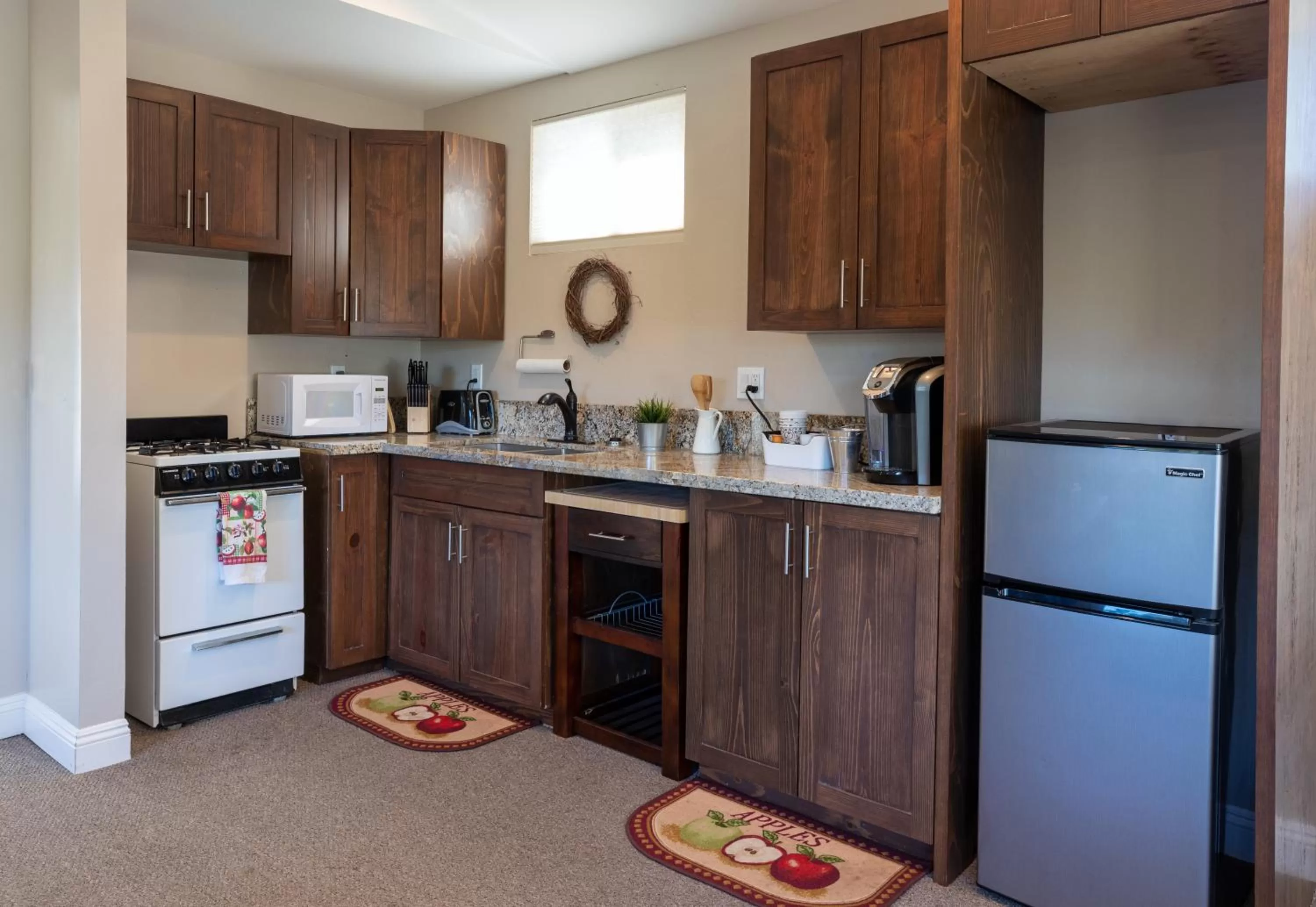 Kitchen or kitchenette in Apple Tree Inn