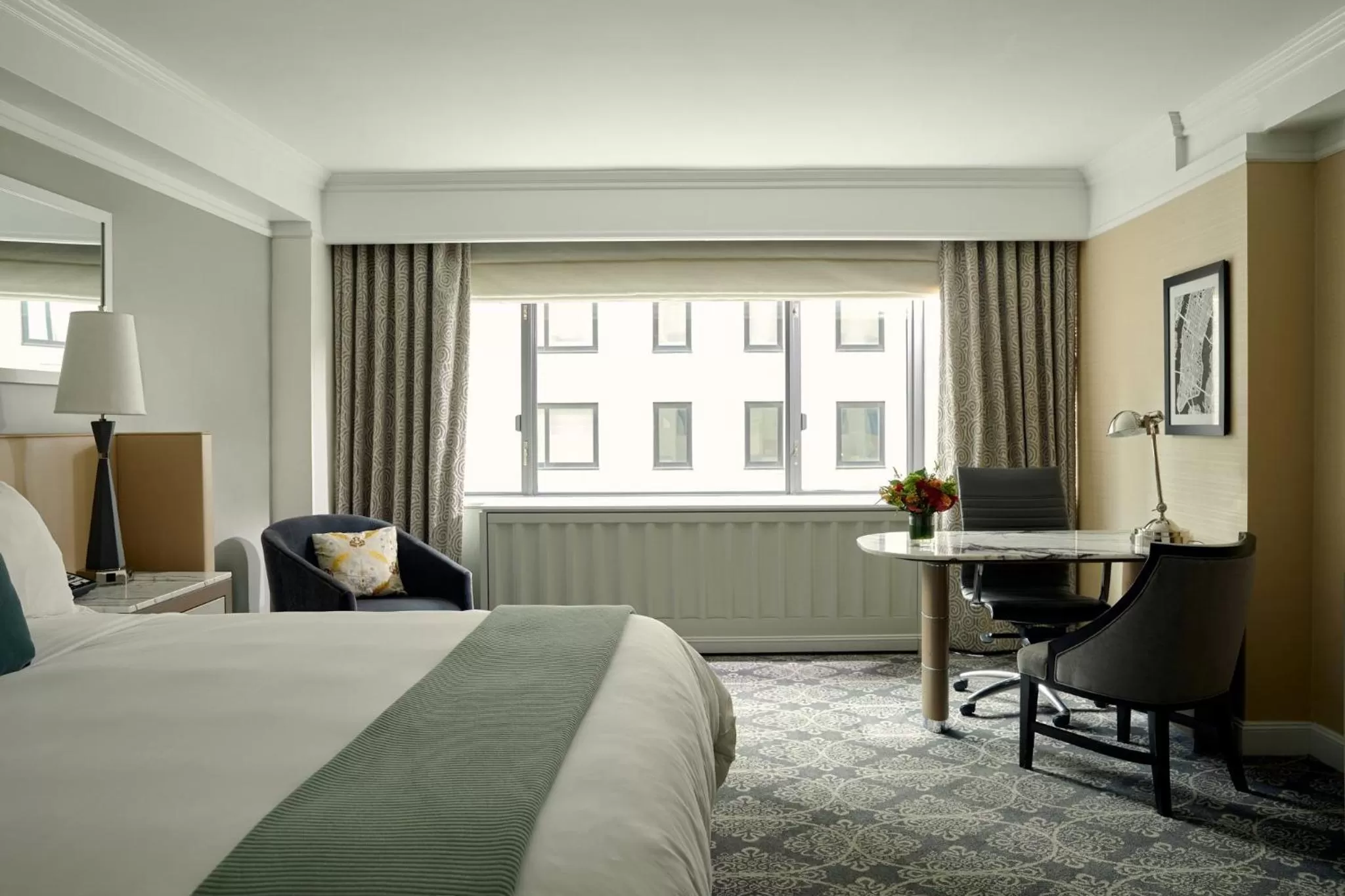 Photo of the whole room, Bed in Loews Regency New York Hotel