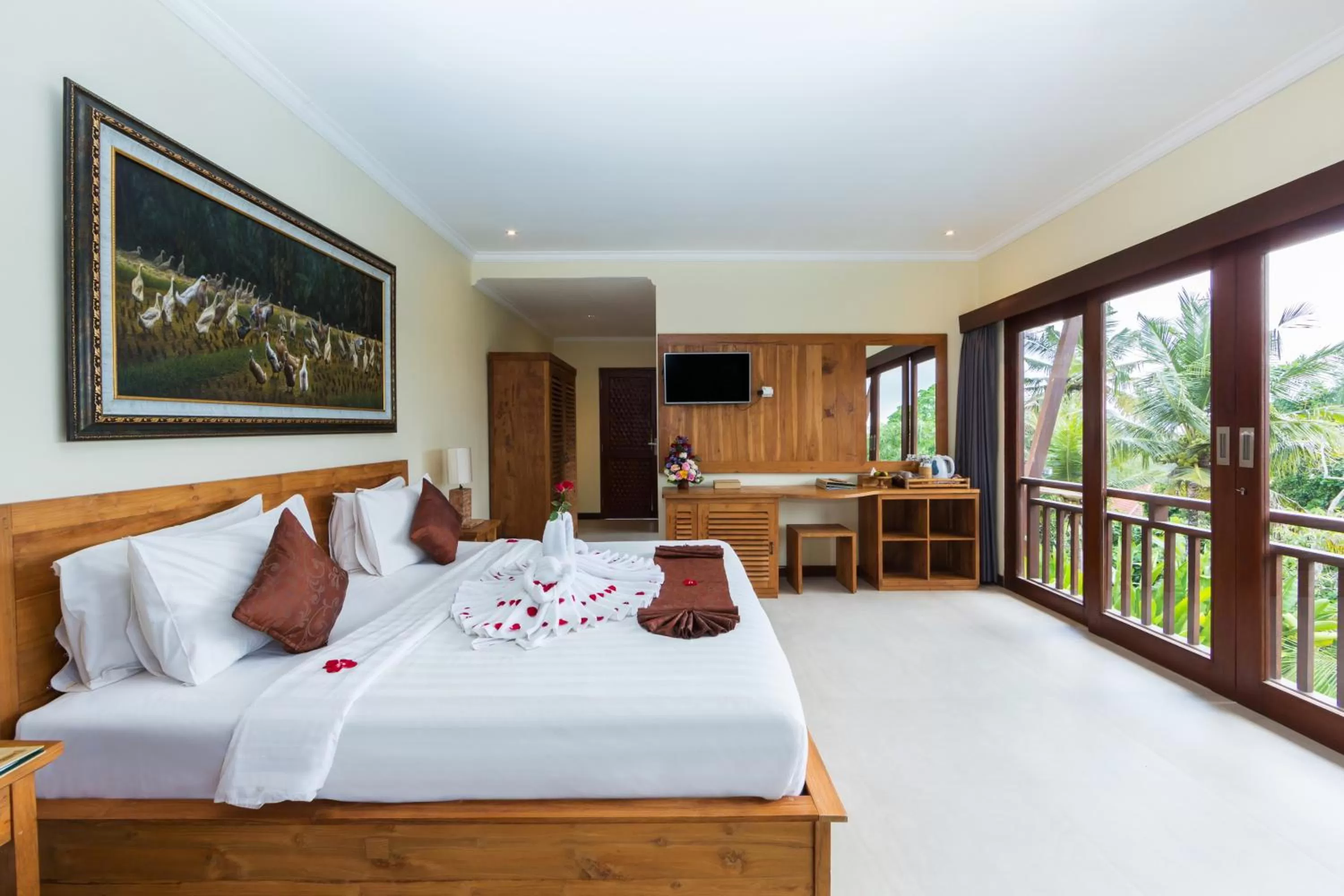 Bed in Alamdini Resort Ubud