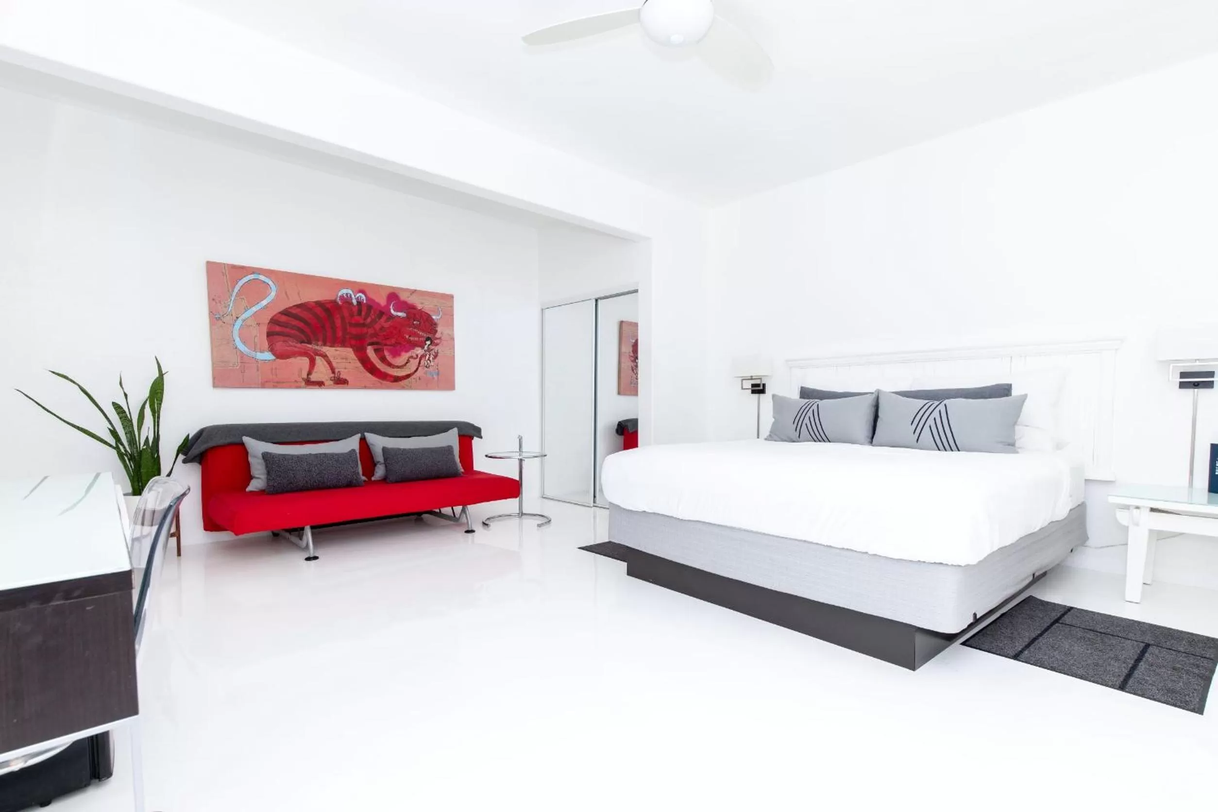 Bed in Alcazar Palm Springs