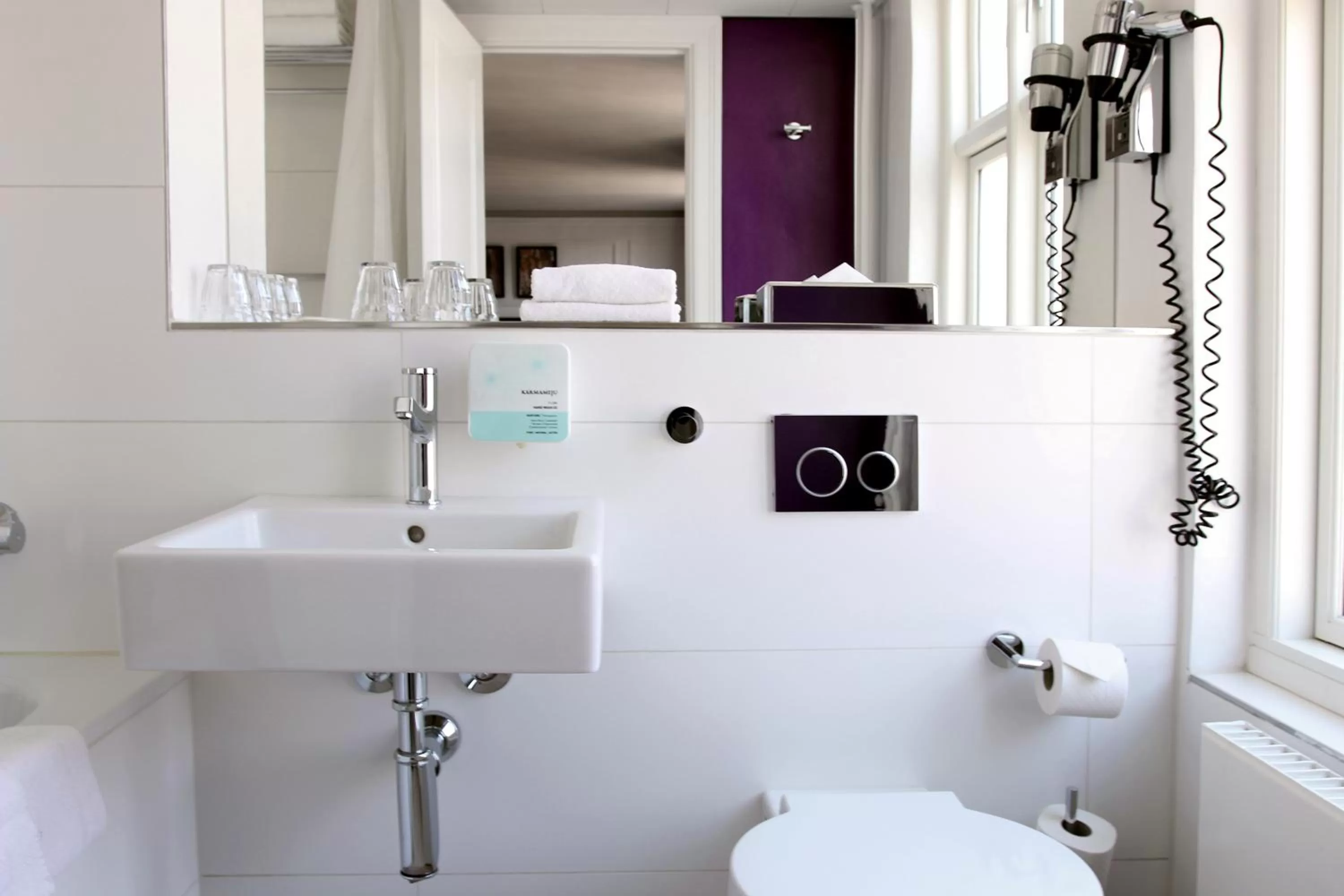 Bathroom in Absalon Hotel