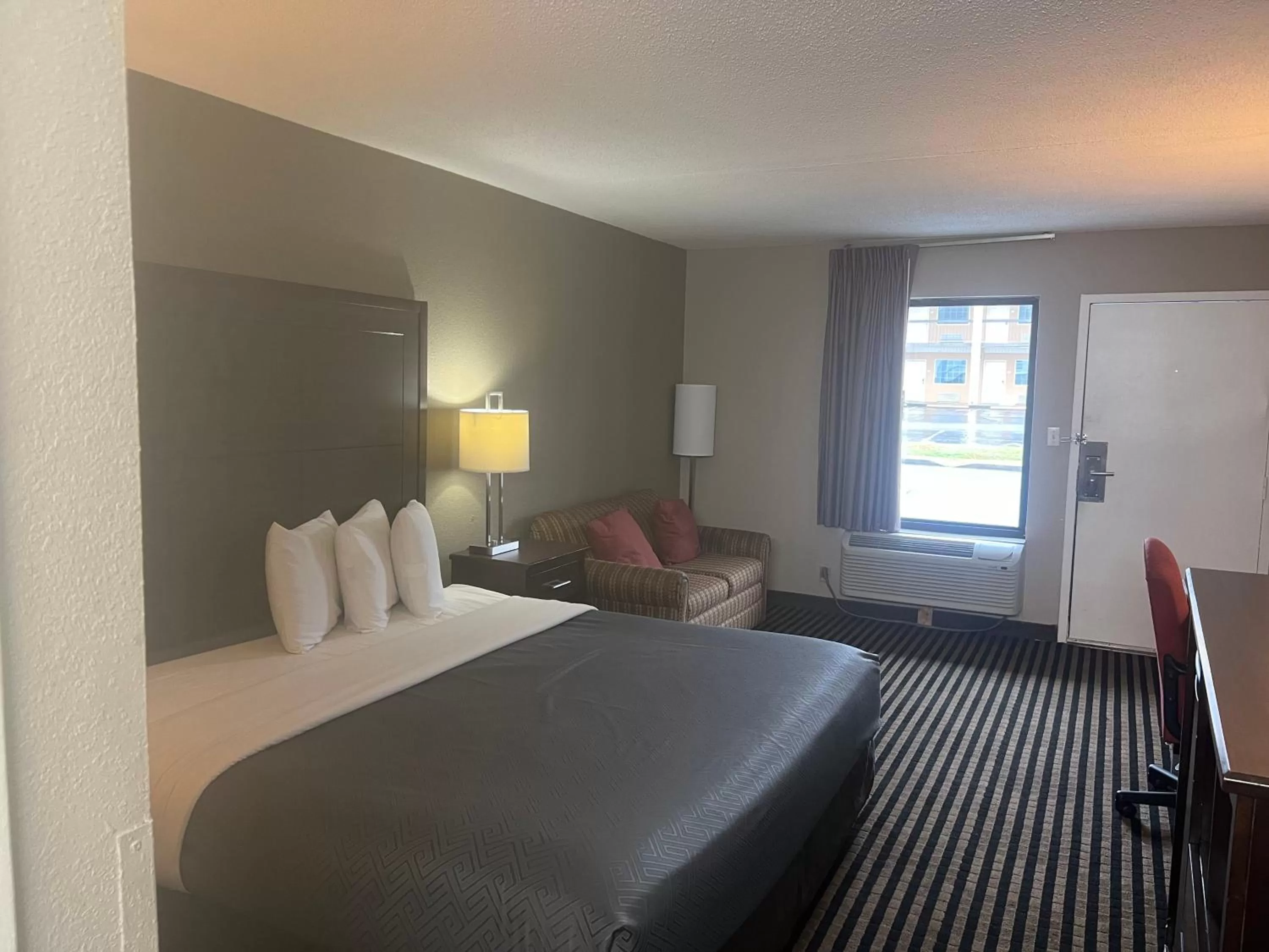 Bed in Econo Lodge Florence - Darlington