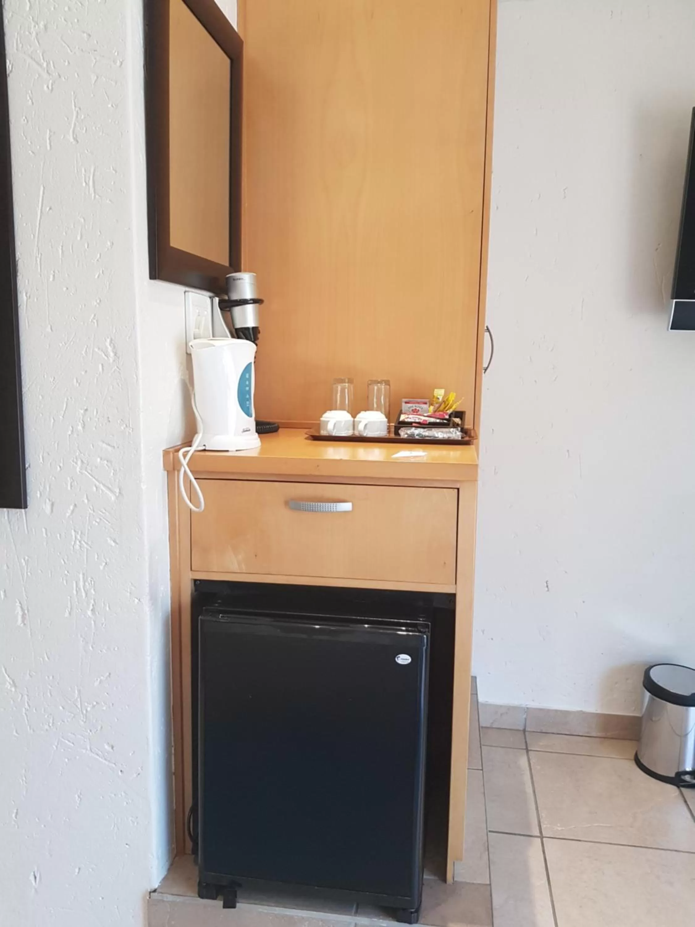 Coffee/tea facilities in Europrime Hotel