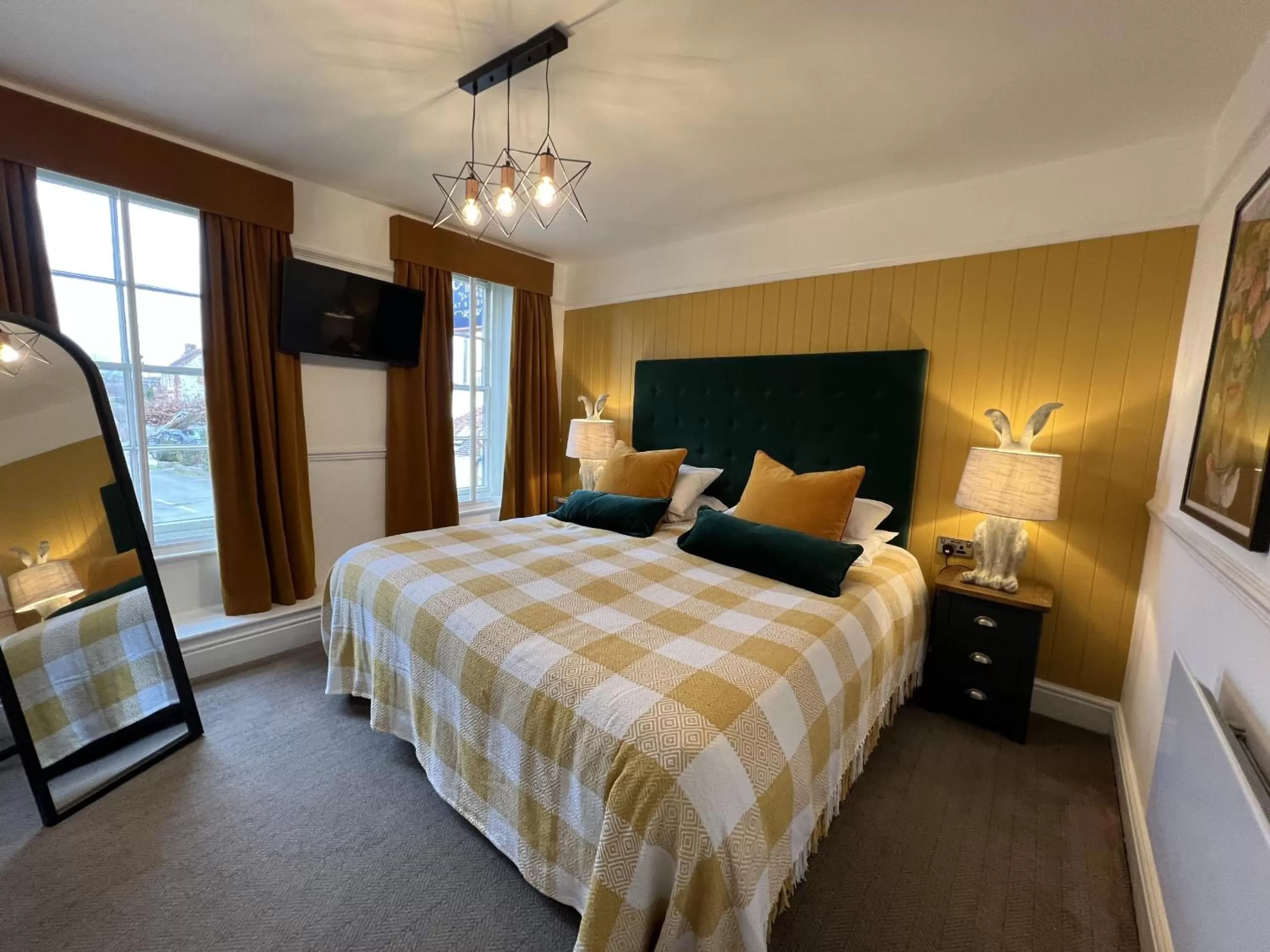 Bedroom, Bed in The Crown Inn at Benson