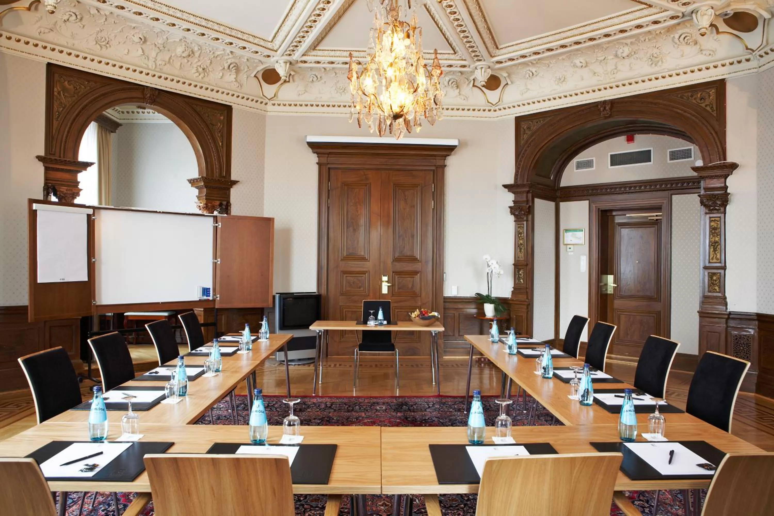 Meeting/conference room in Elite Plaza Hotel
