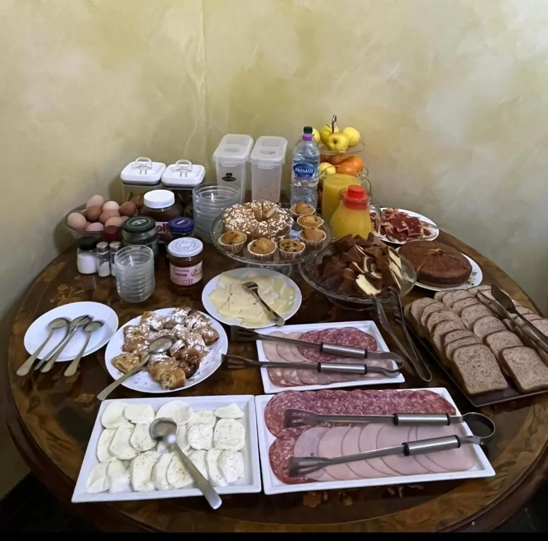 Food in B&B Roma Royal Residence