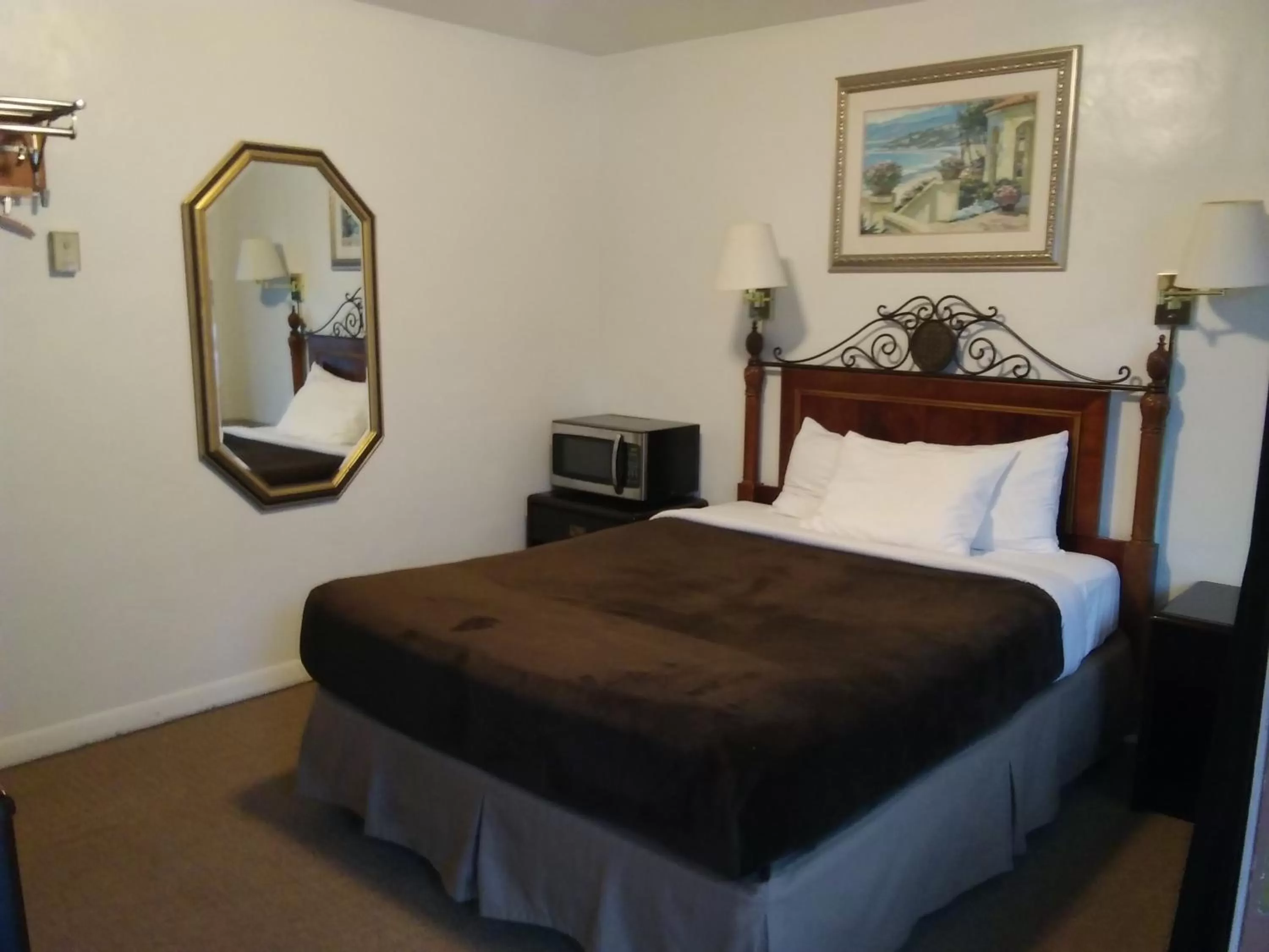 Bed in Bay Bridge Motel