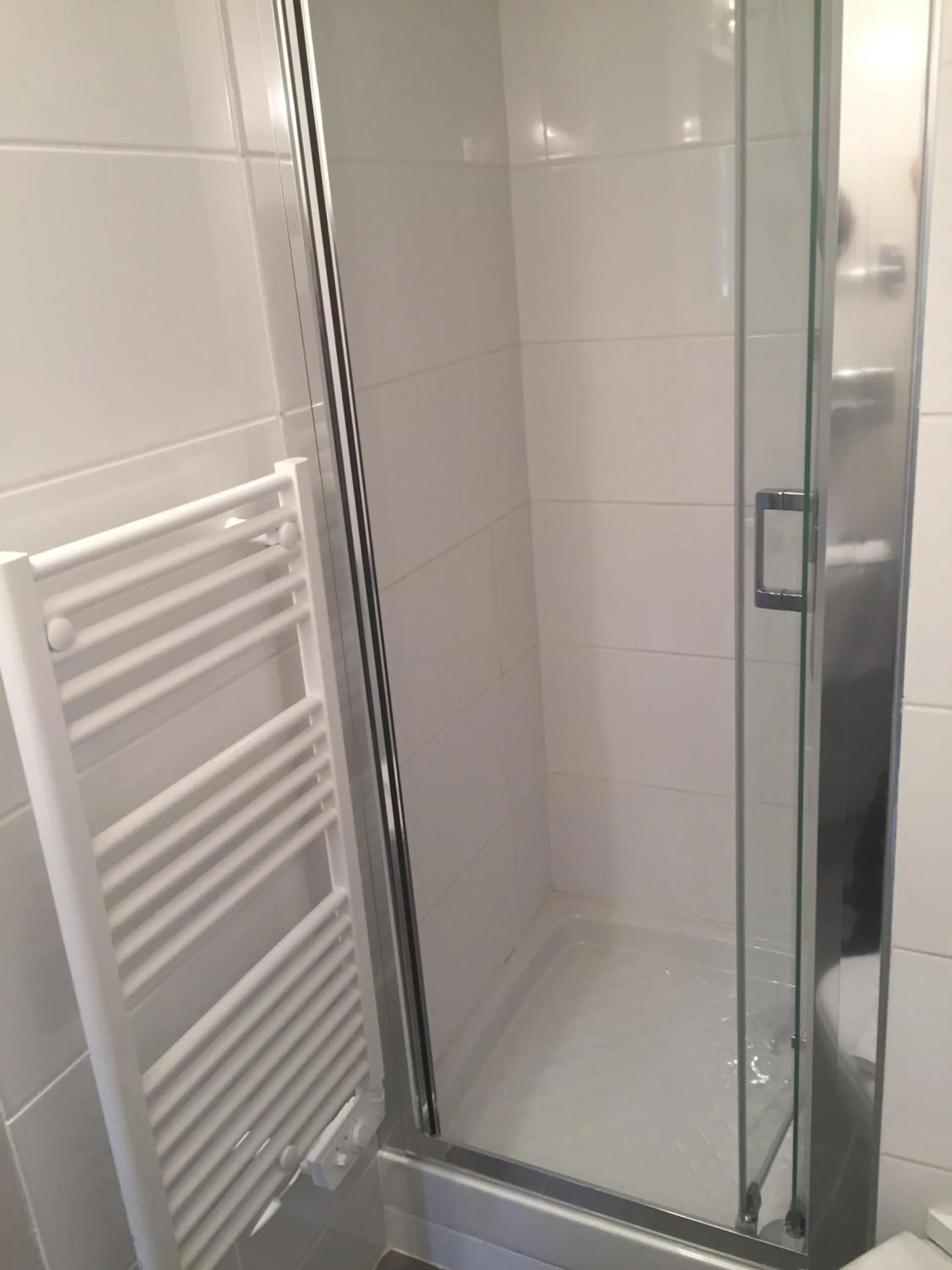 Bathroom in Hotel Acadie Eragny ( ex Comfort Hotel)