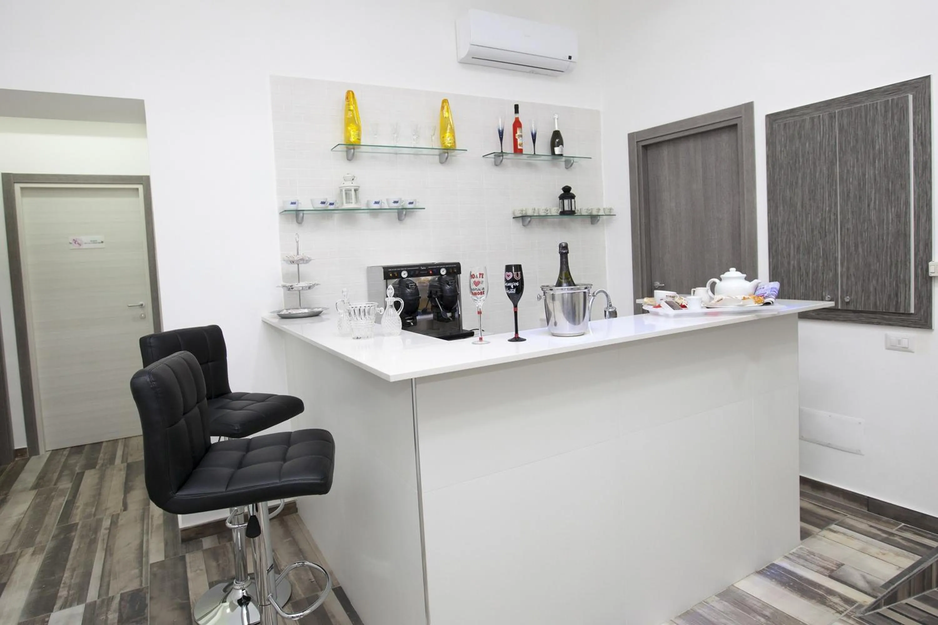 Lounge or bar in Napoli Garibaldi Square