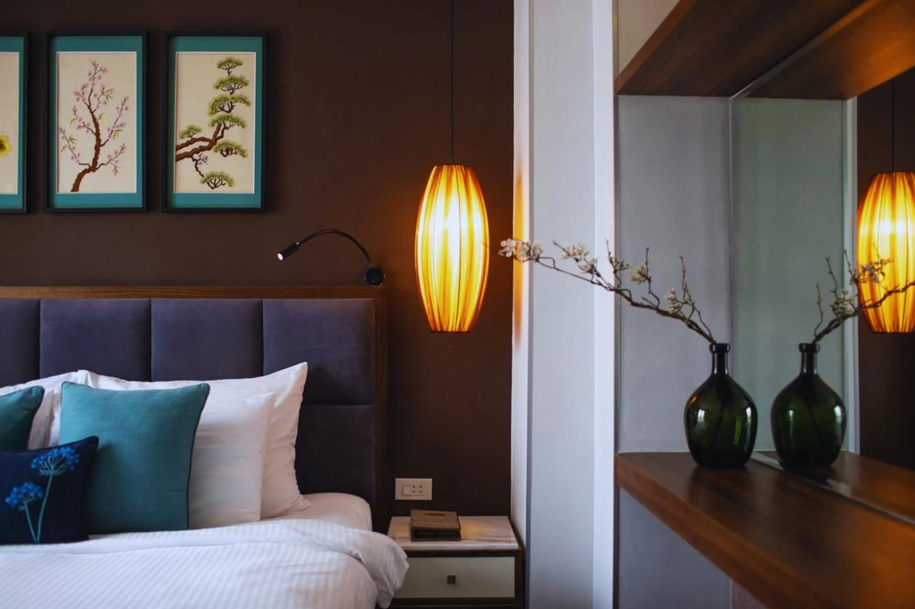 Seating area, Bed in Hotel Emerald Waters Classy