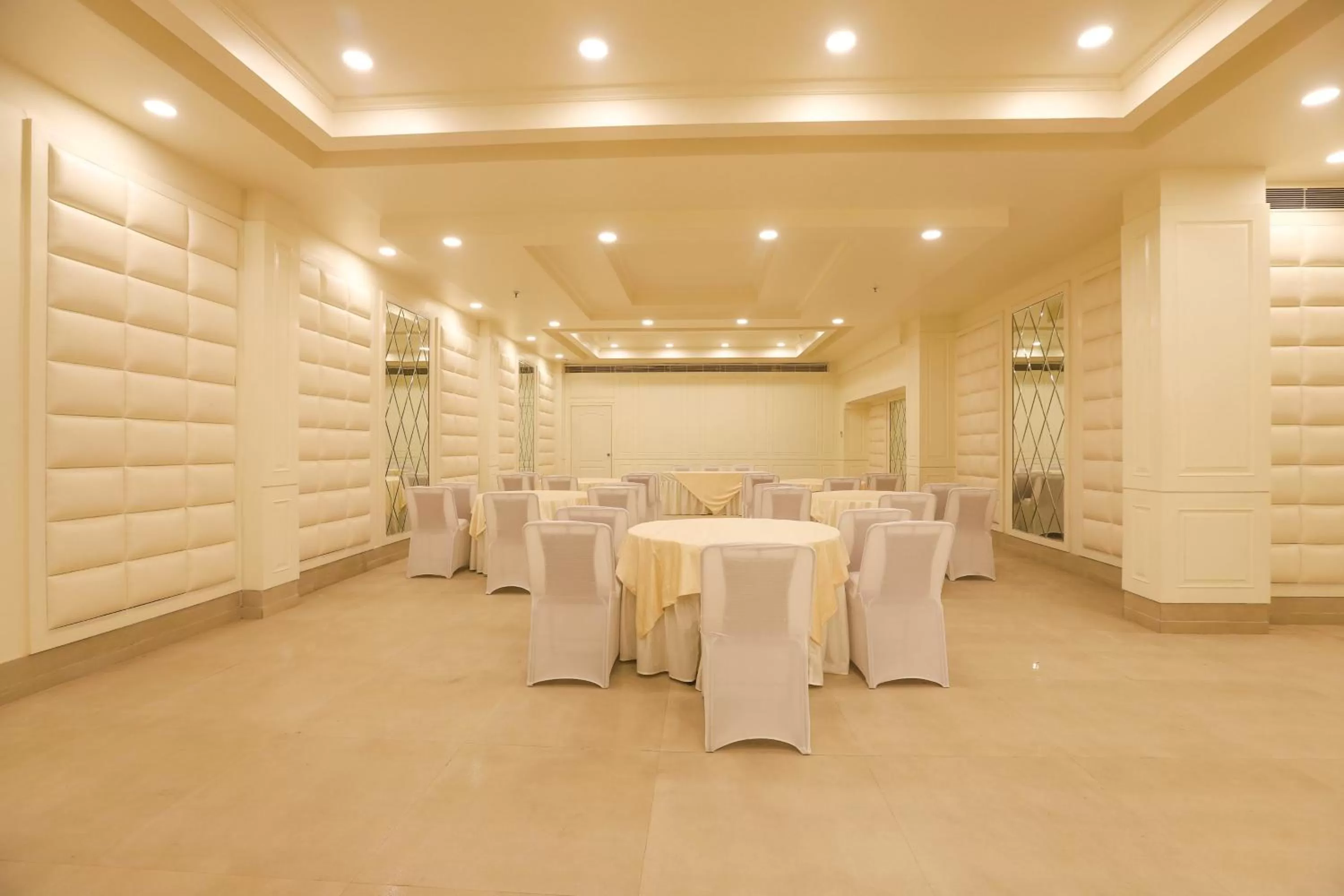 Banquet/Function facilities in Hotel Magenta Jaipur