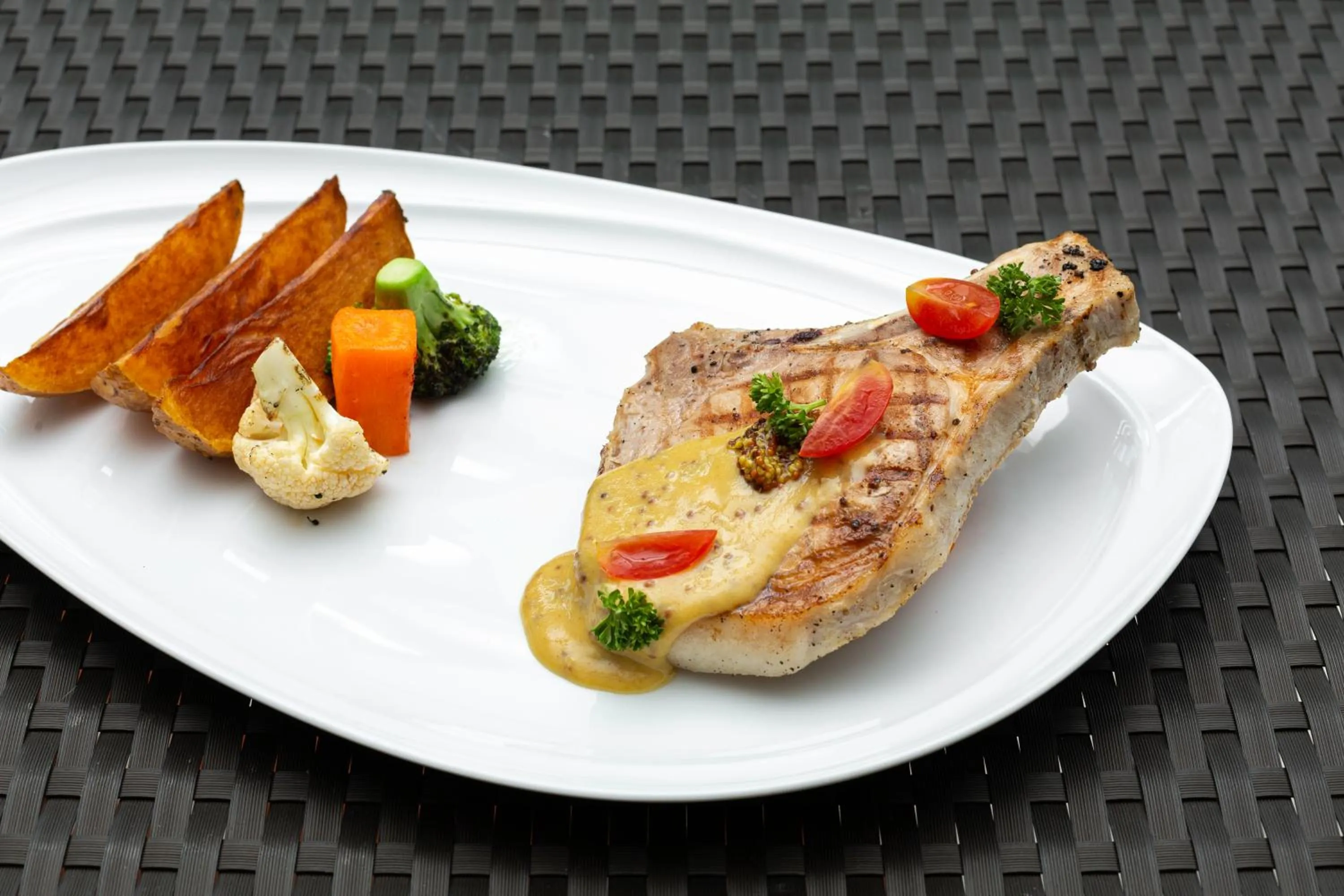 Food in Phunawa Resort Phuket Karon Beach - SHA Plus