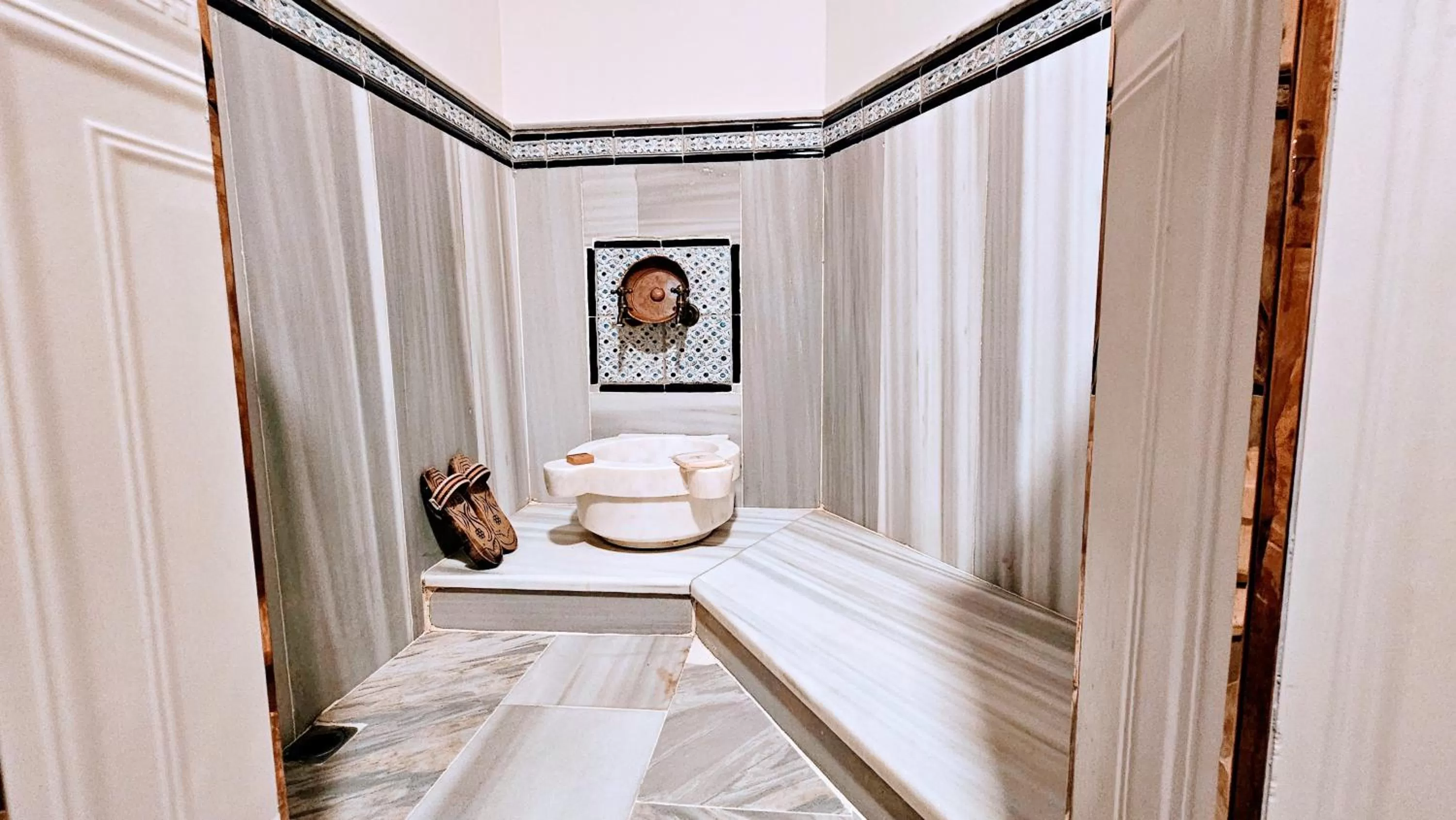 Bathroom, Bed in Otantik Hotel & Spa