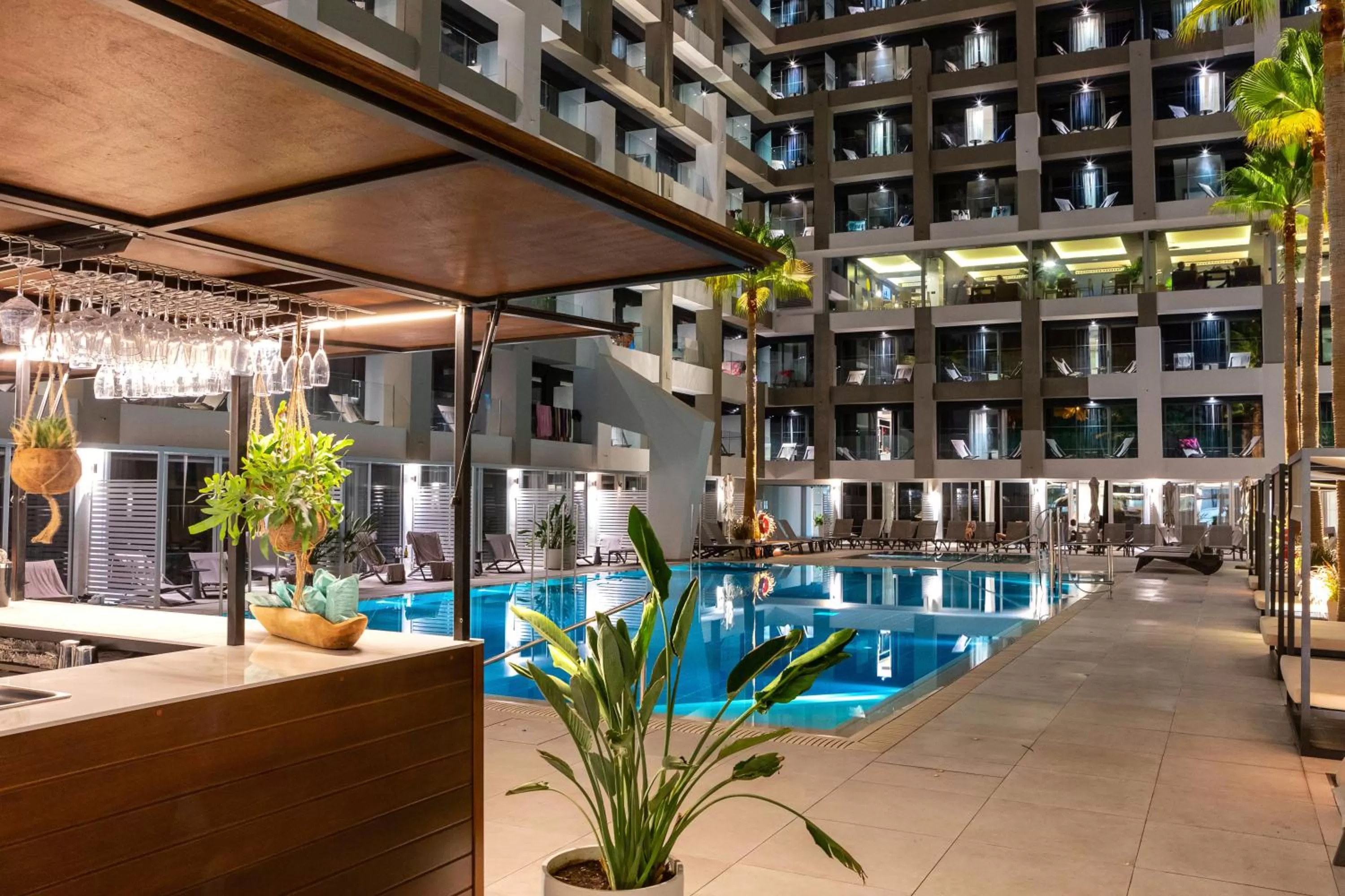 Swimming pool in INNSiDE by Meliá Palma Bosque