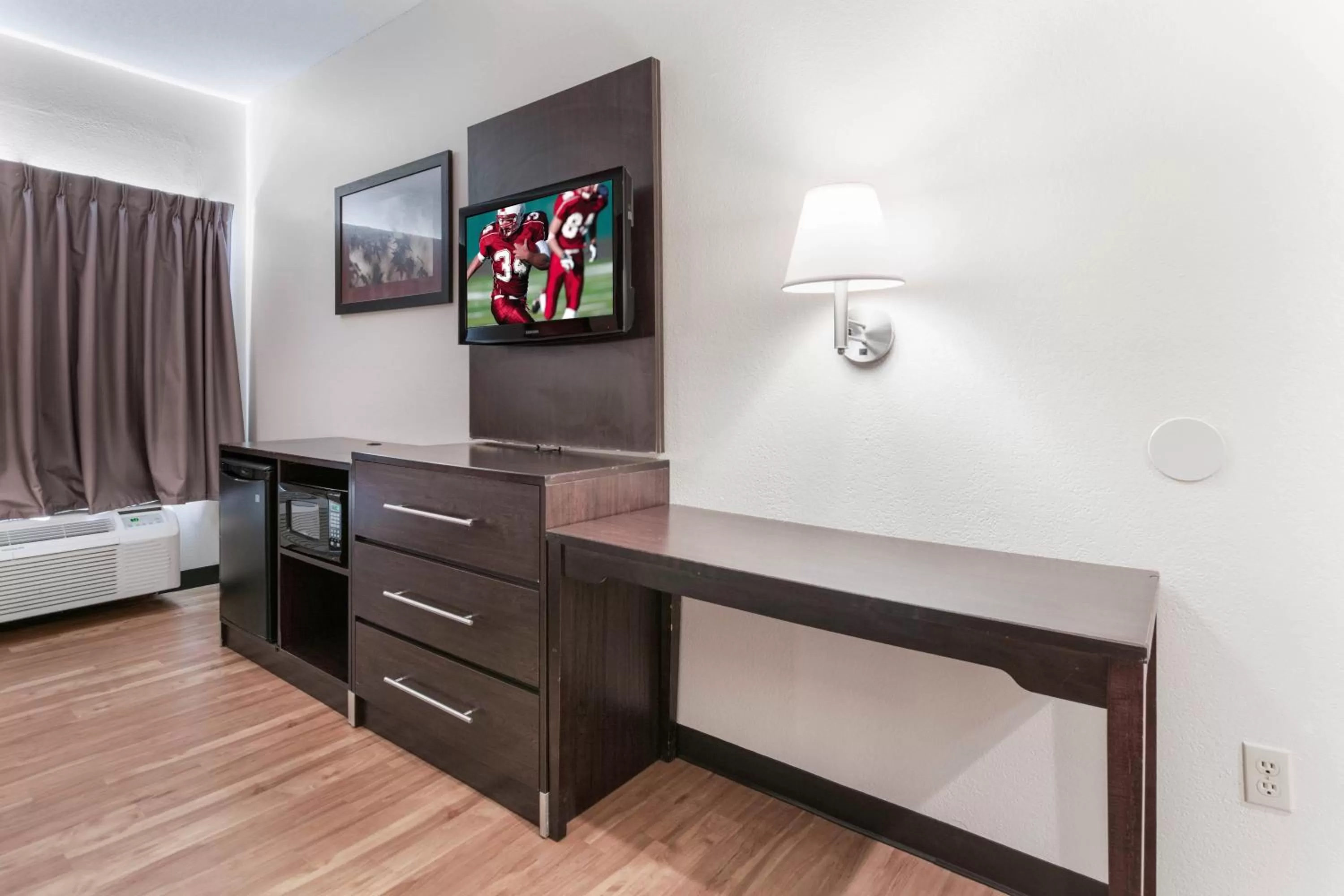 Bedroom, Bed in Red Roof Inn Richmond, KY