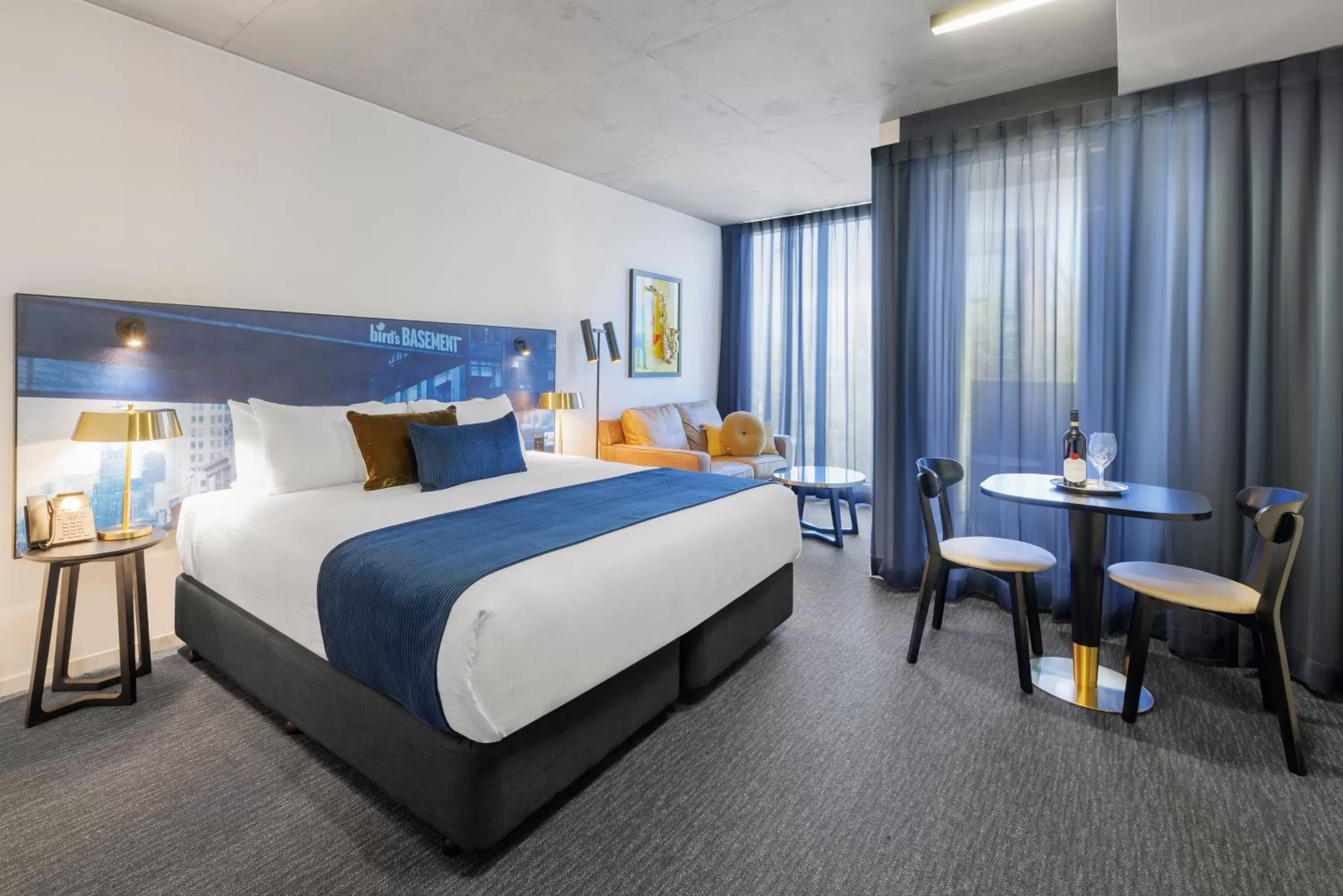 Bed in Mercure Melbourne St Kilda Road