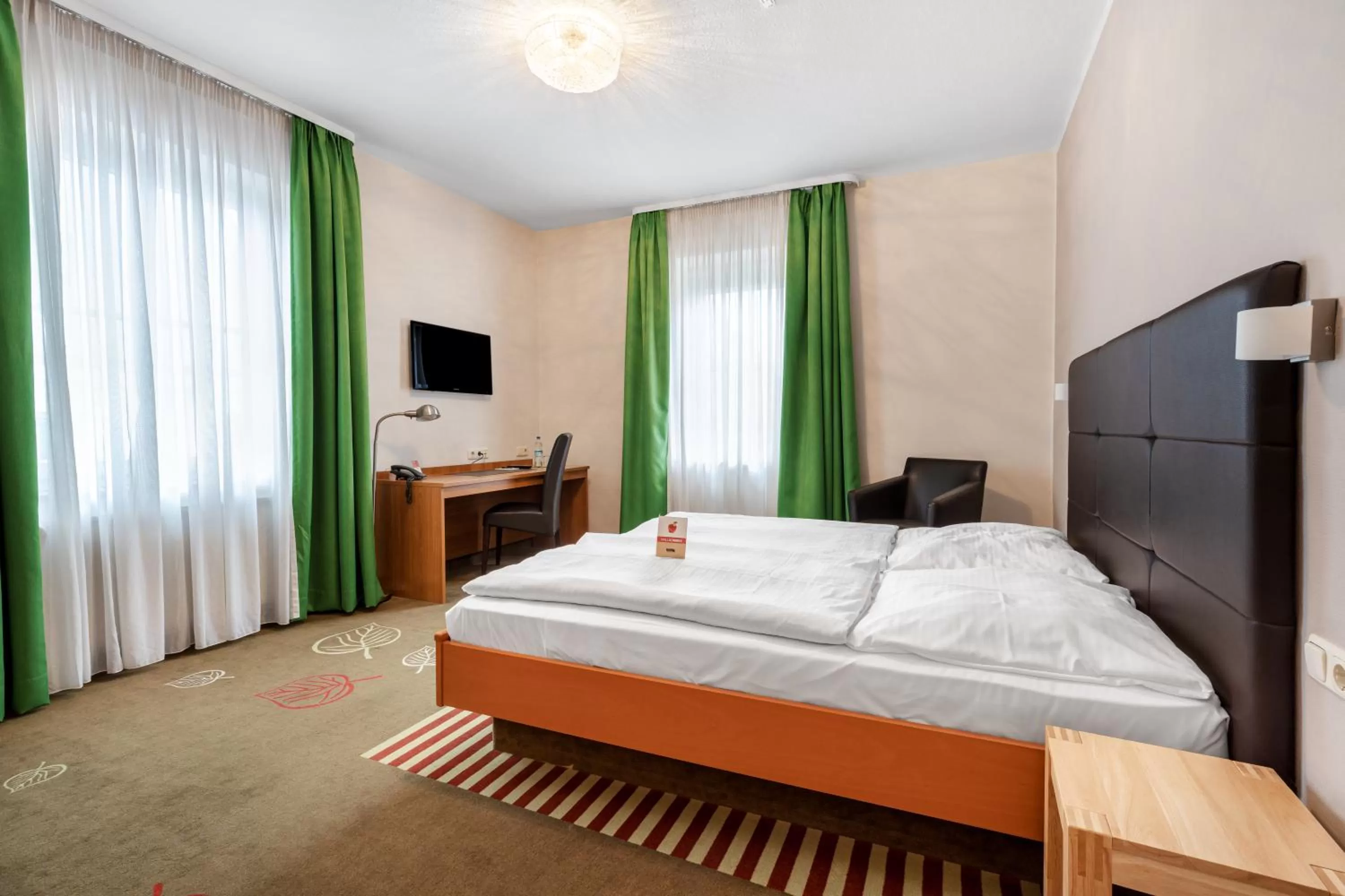 Bed in Schieners Hotel & Apfelhof Apartments