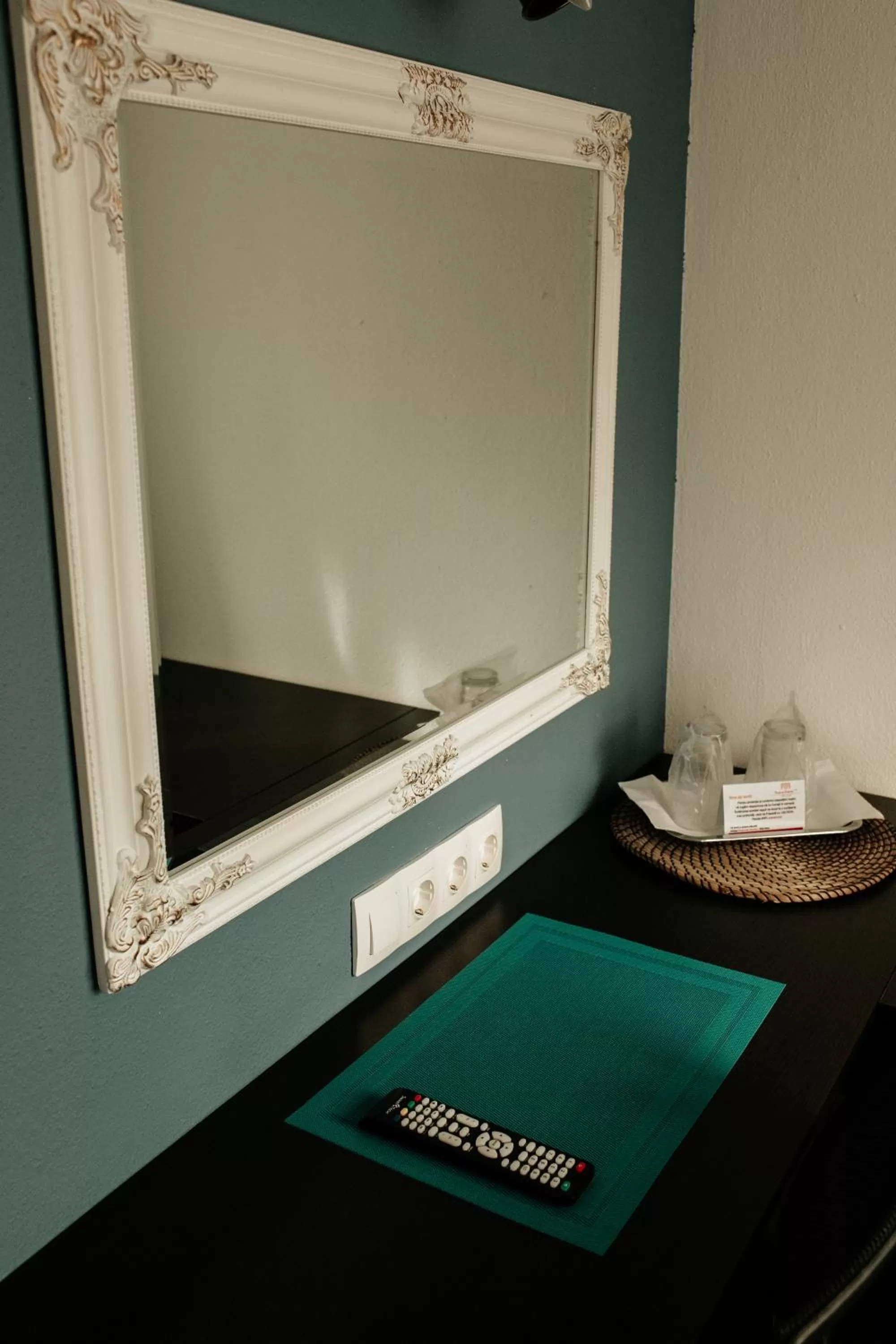 TV and multimedia in Pensiunea Pictorilor