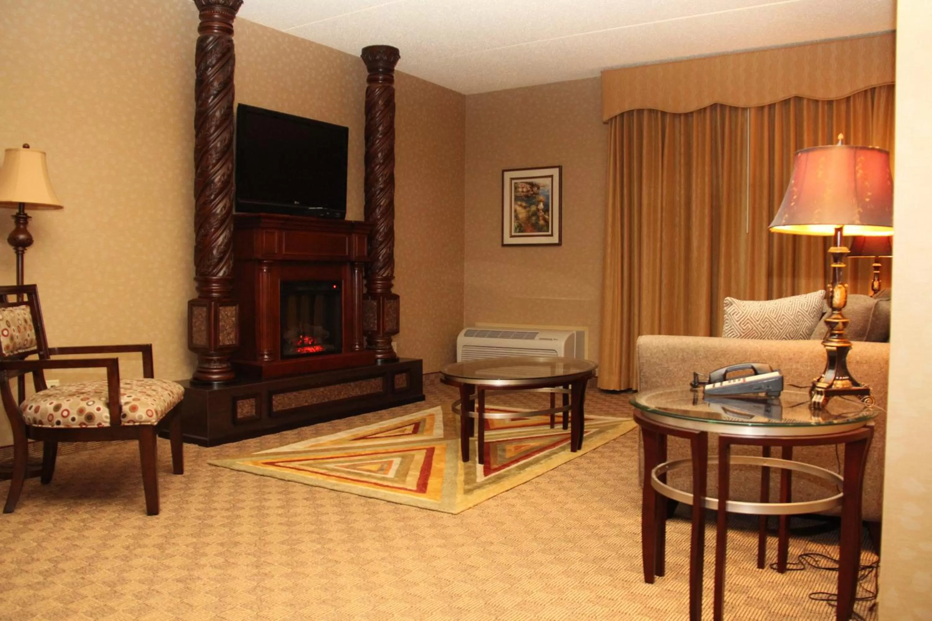 Communal lounge/ TV room in Salvatores Grand Hotel